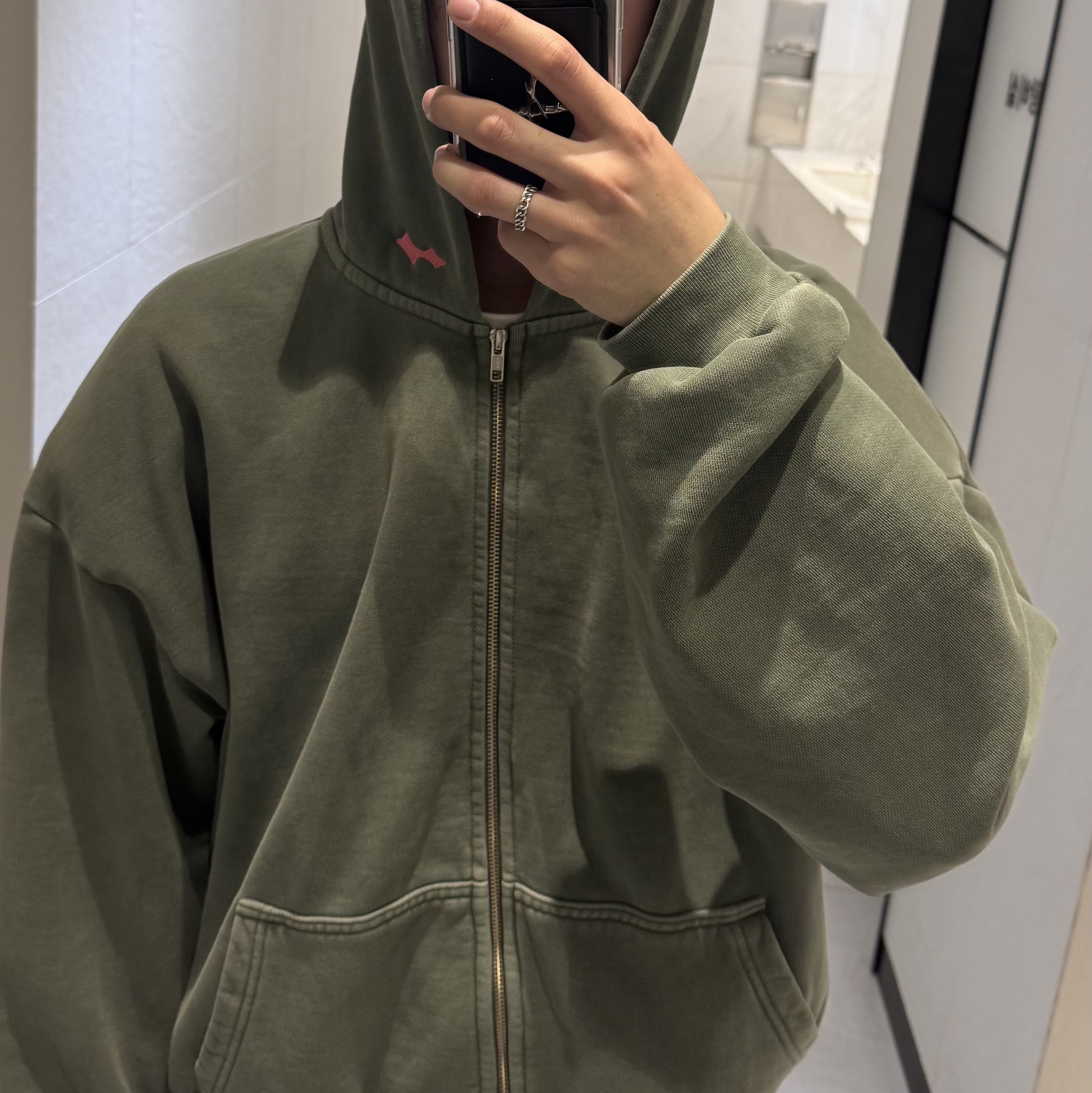 SKYLRK Zip Hoodie Tree 착용 스타일