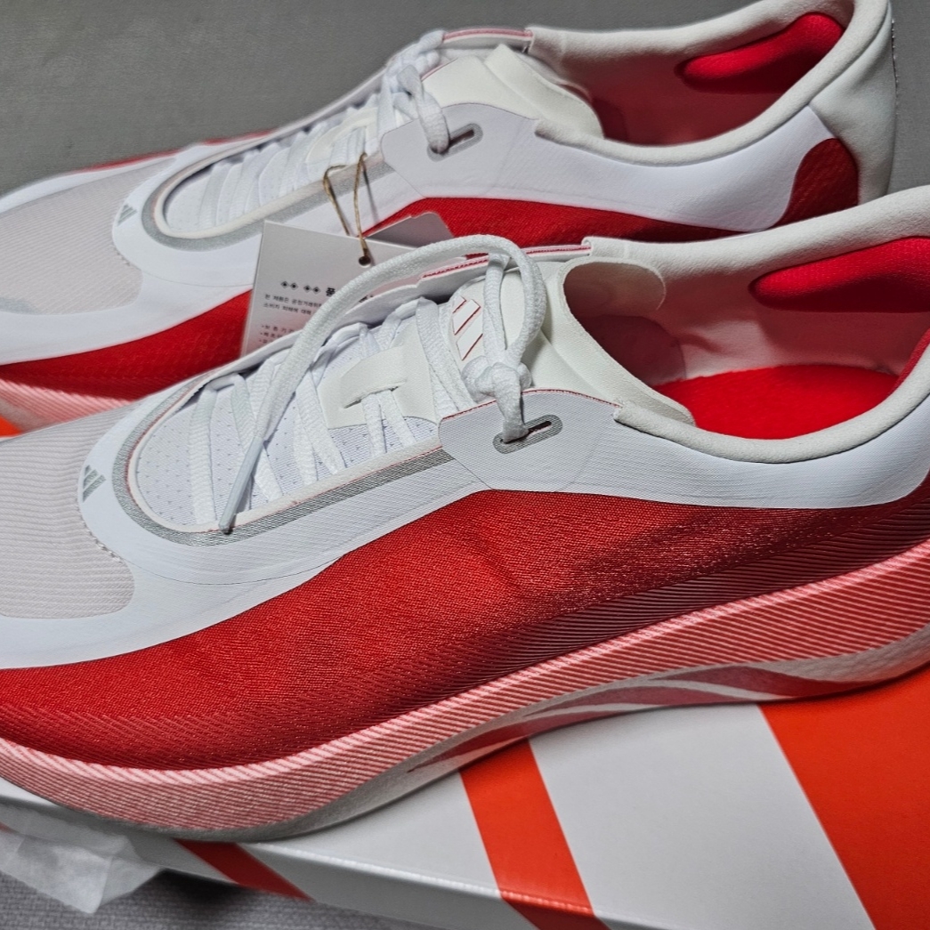 Adidas Hyperboost Edge Cloud White Pure Ruby 착용 스타일 - 1