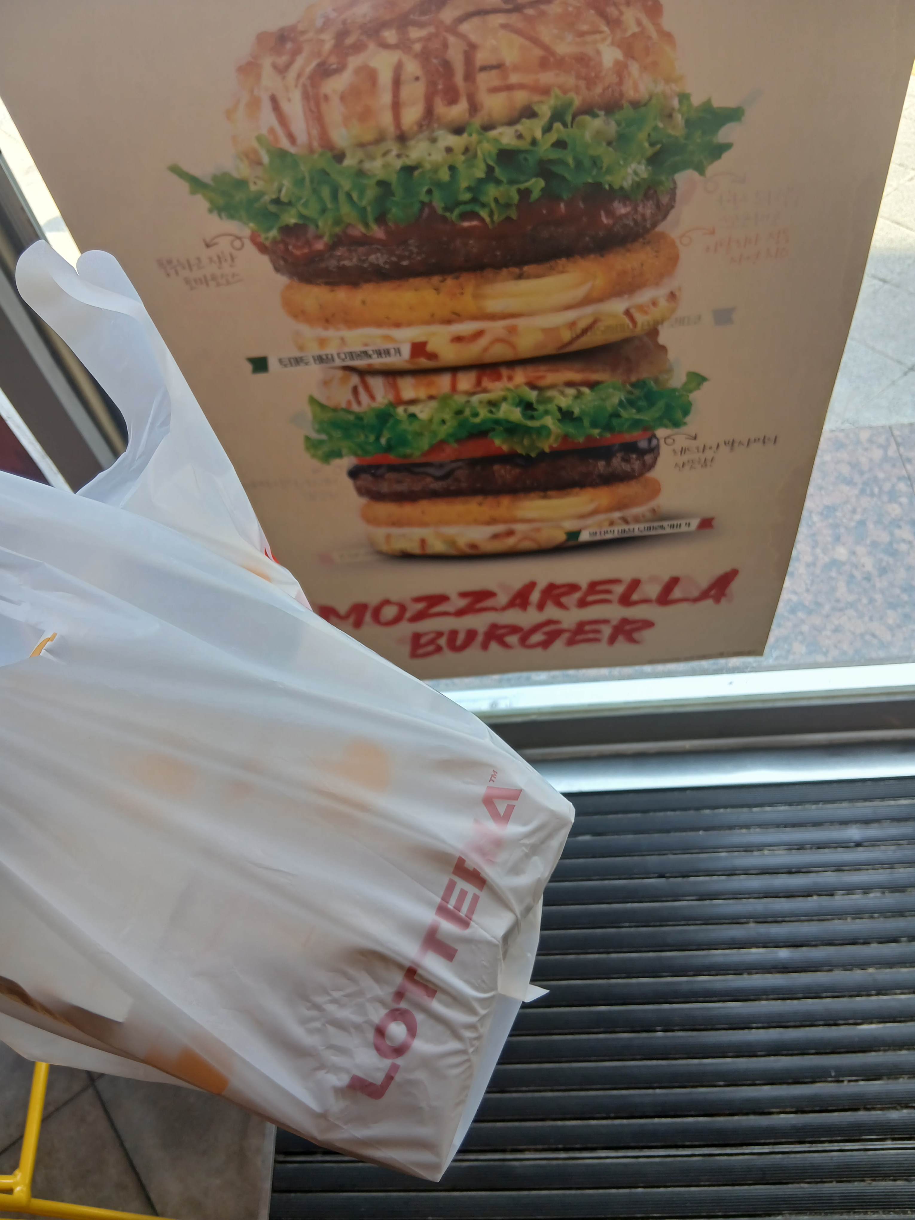 Arc'teryx Gore 5 Panel Cap Black, Arc'teryx Squamish Hoody Black 착용 스타일 - 8