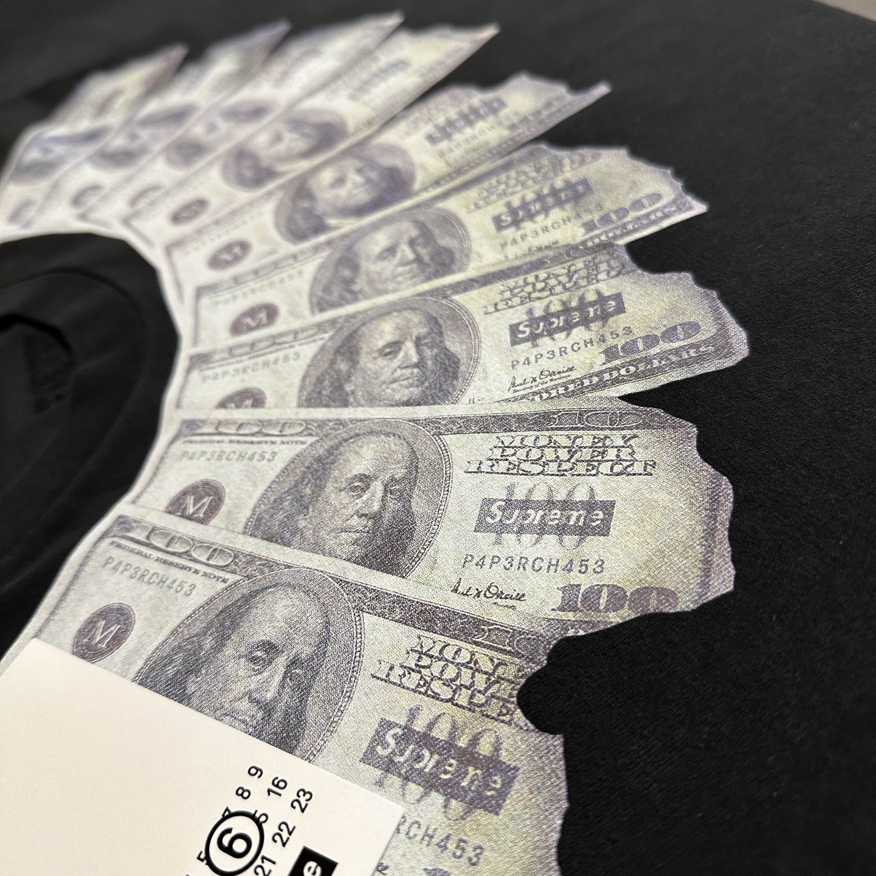 Supreme x MM6 Maison Margiela Money S/S Top Black - 26SS 착용 스타일