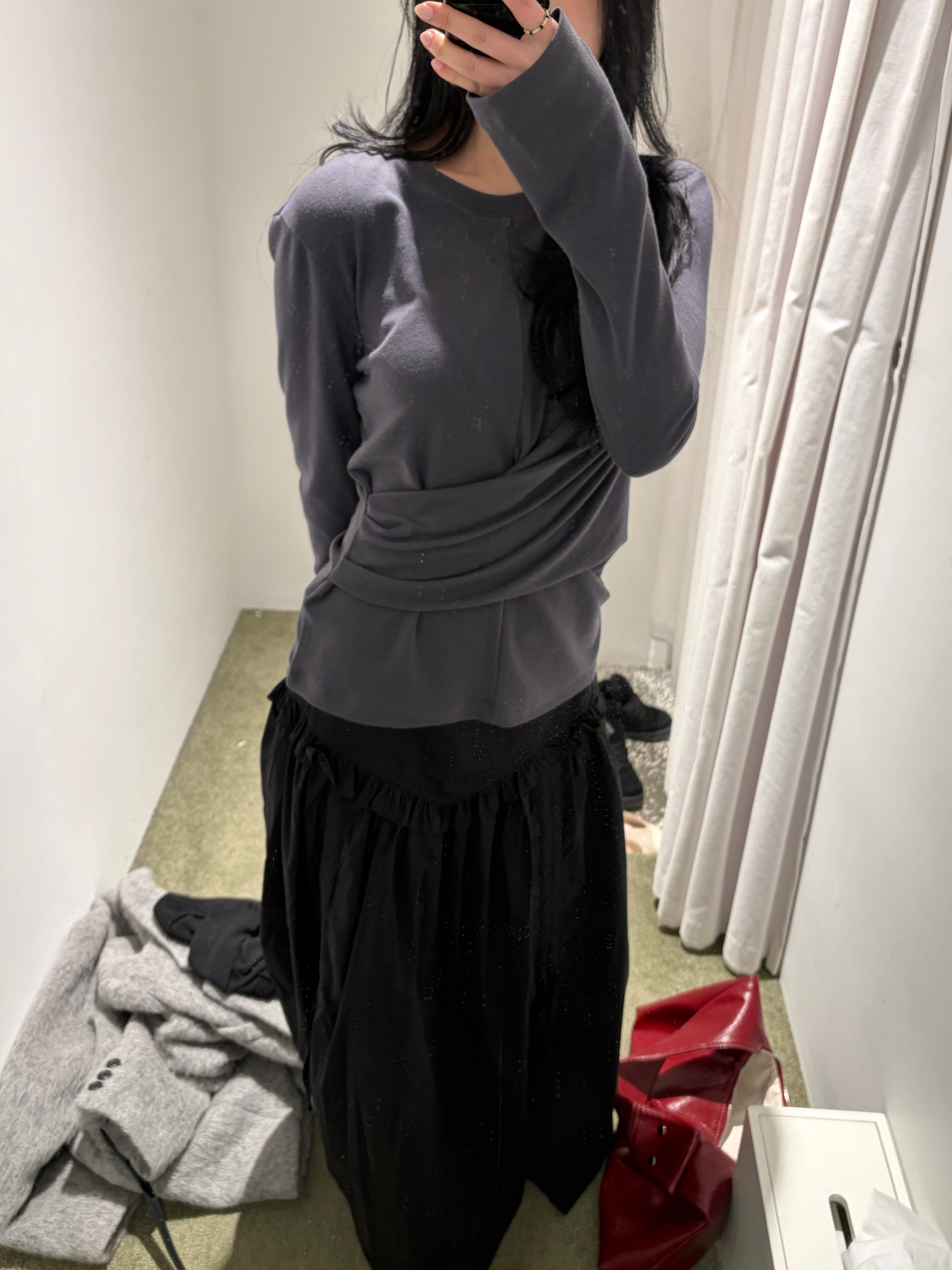 Urbansophistication x Bratz The Puffer Case Jade, MILLO WOMEN Balloon Shirring Maxi Skirt Black 착용 스타일 - 4