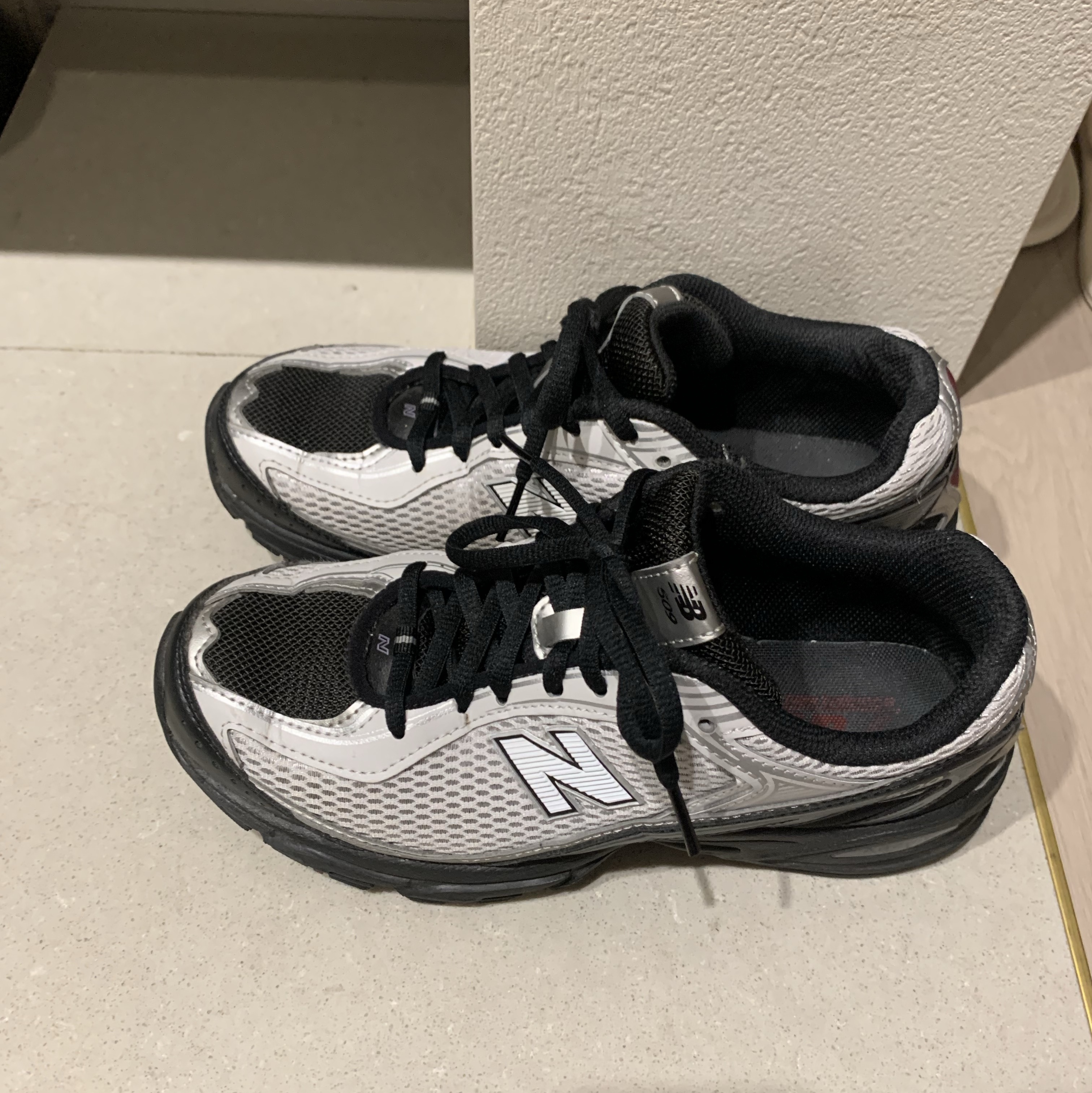 New Balance 509 Black Gray 착용 스타일