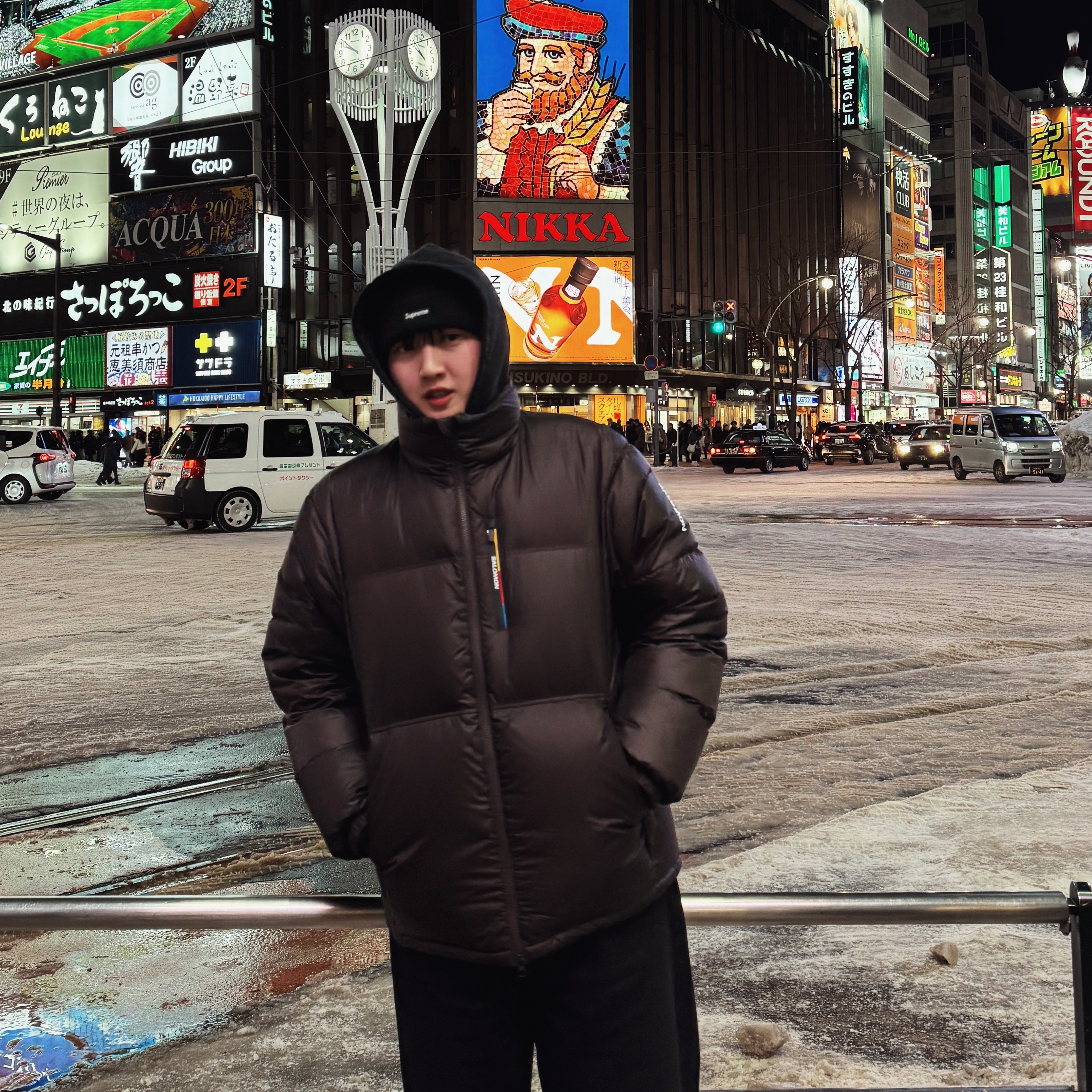 Salomon Contour Down Jacket Chocolate, Supreme New Era Varsity Beanie Black - 23FW 착용 스타일