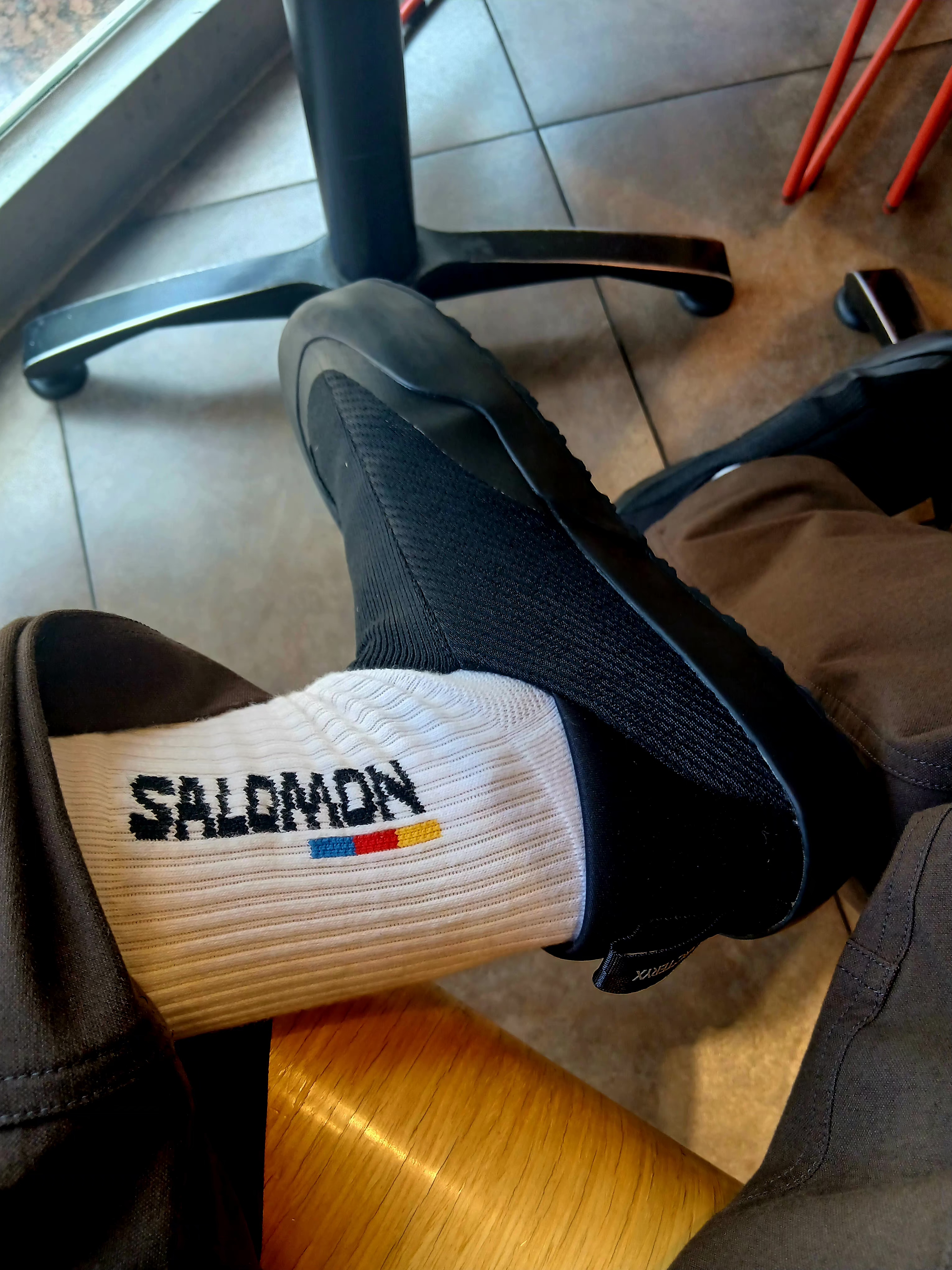 Arc'teryx Gore 5 Panel Cap Black, Arc'teryx Squamish Hoody Black 착용 스타일 - 6