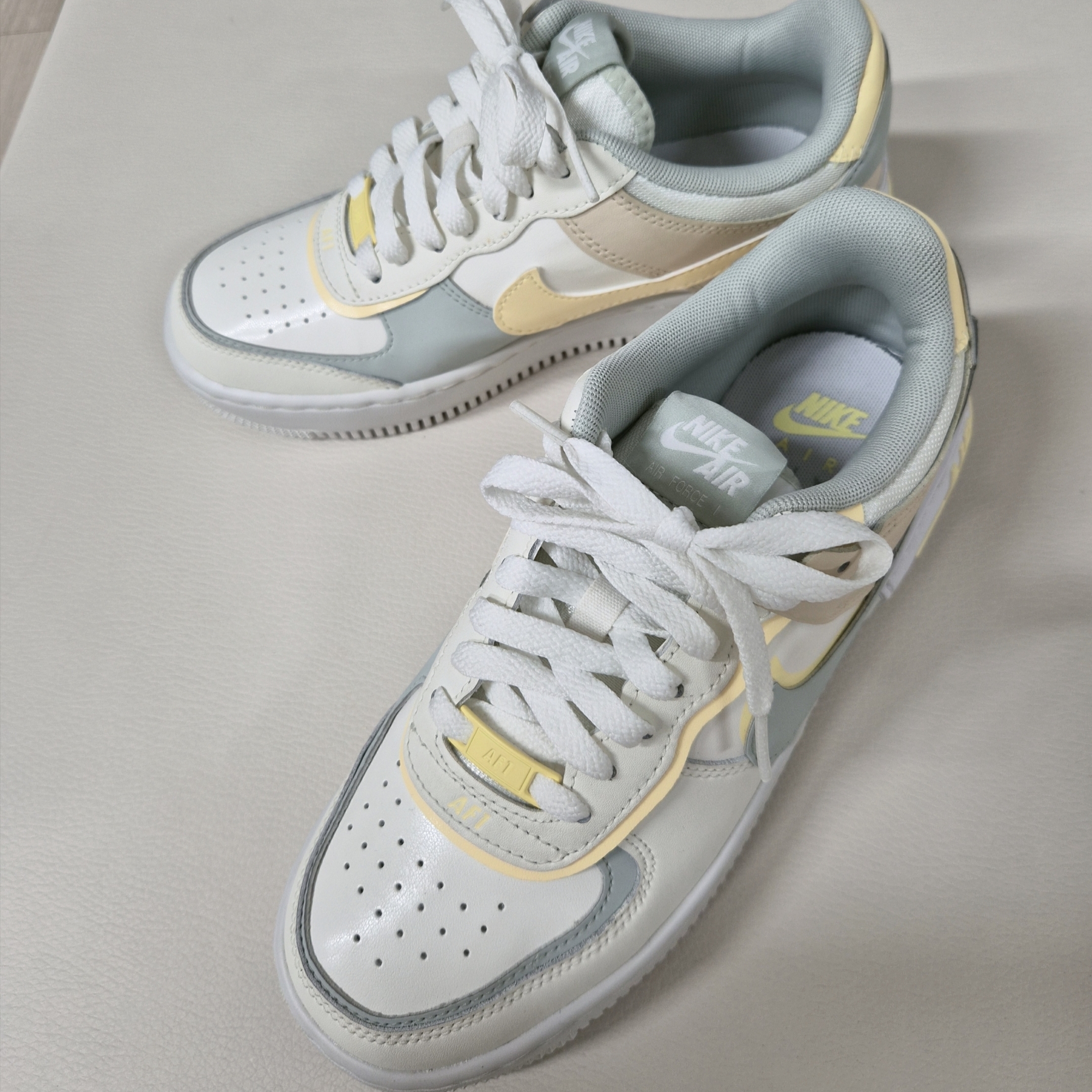 (W) Nike Air Force 1 Shadow Sail Light Silver 착용 스타일 - 2