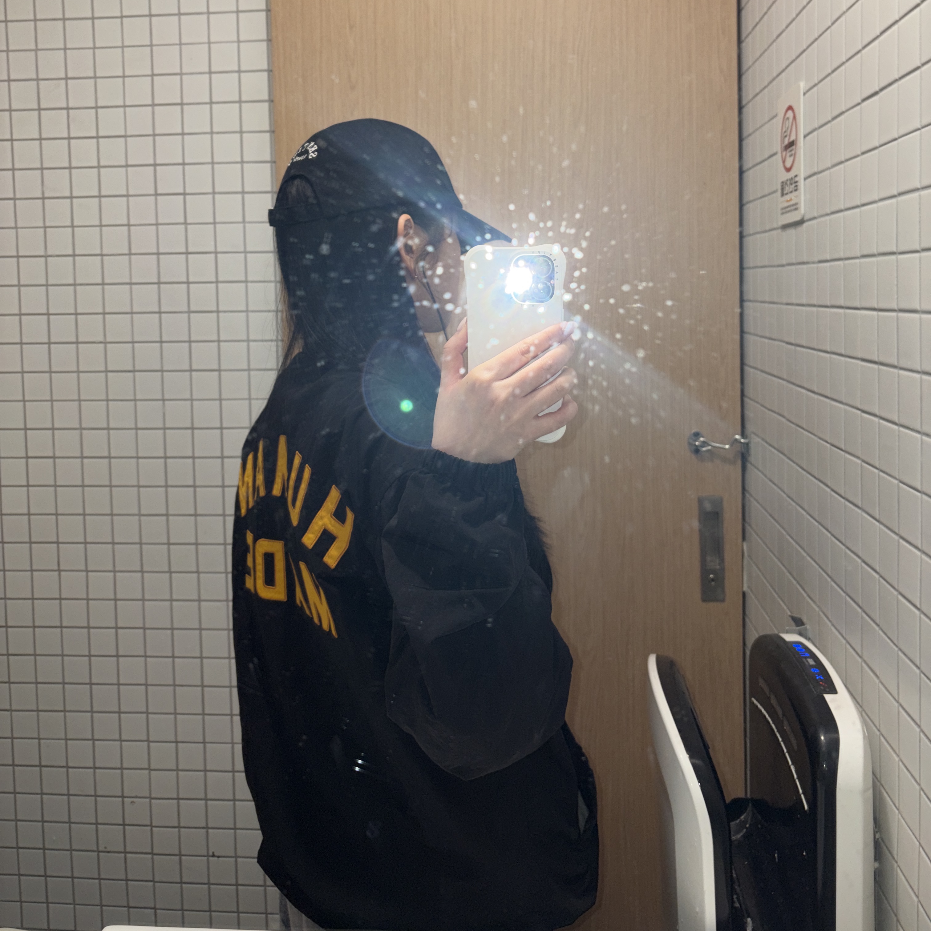 Human Made Coach Jacket Black, Casetify iPhone MagSafe Ripple Case White 착용 스타일 - 1