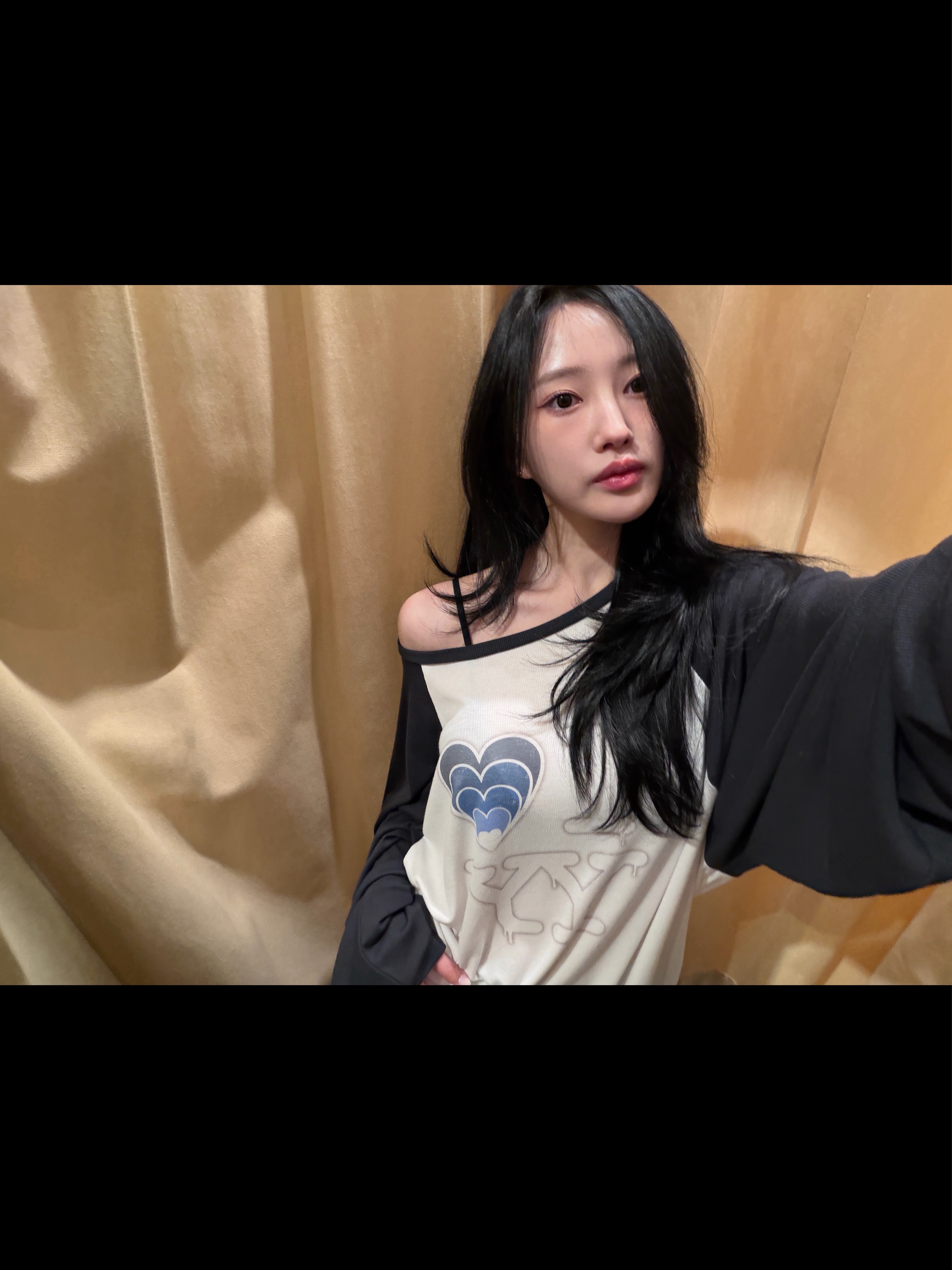 Urbansophistication x Bratz The Puffer Case Jade, MILLO WOMEN Balloon Shirring Maxi Skirt Black 착용 스타일 - 2