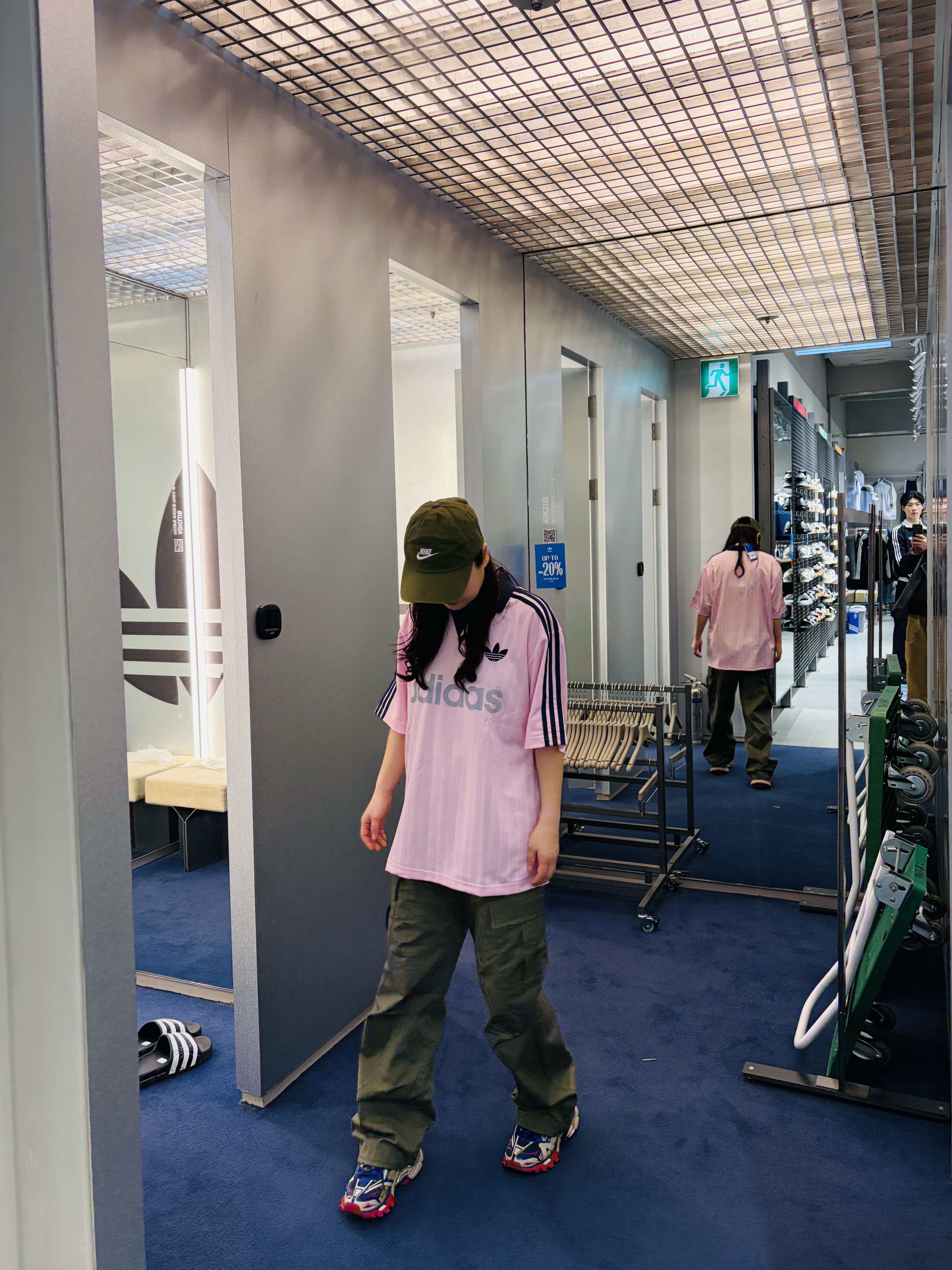 Nike Heritage 86 Futura Washed Cap Rough Green, (W) Balenciaga Track.2 Sneakers Blue Red 2019 착용 스타일