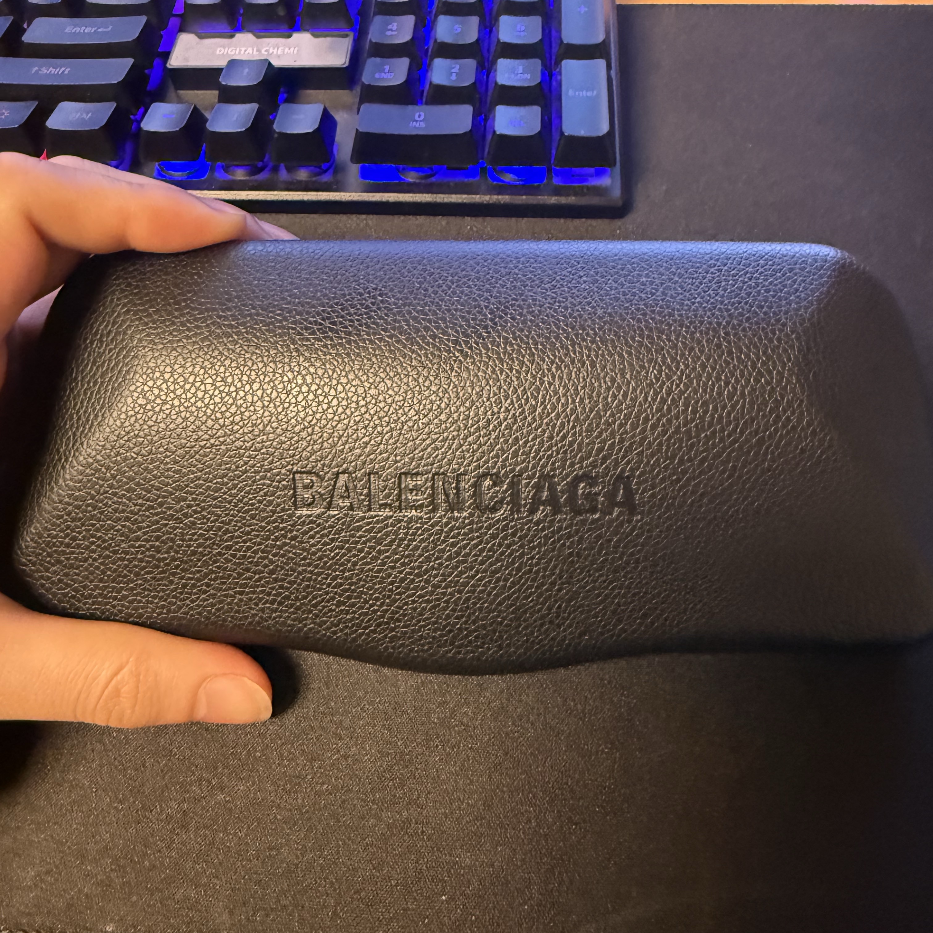 (W) Balenciaga Dynasty Rectangle Sunglasses Black 착용 스타일