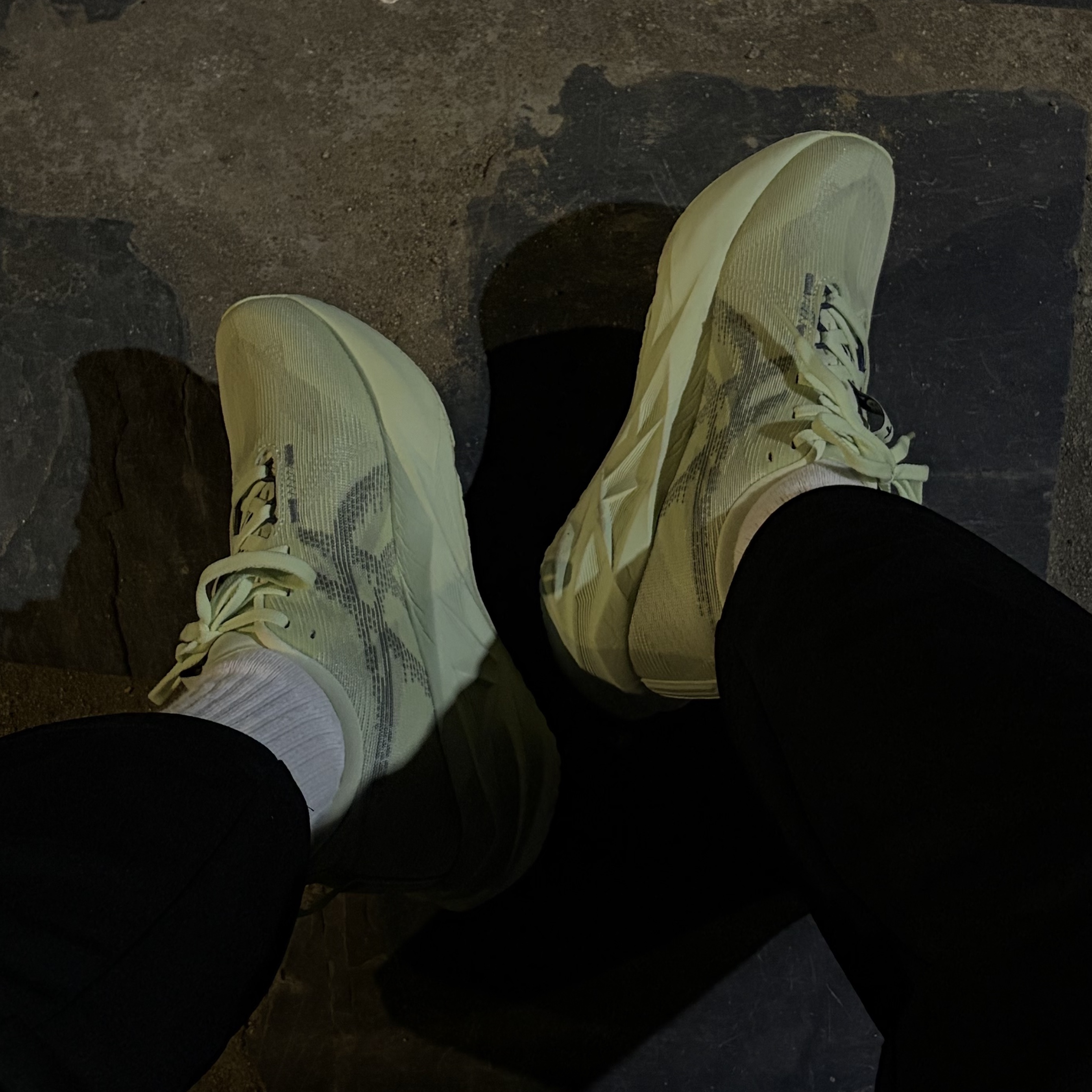 (W) Asics Novablast 5 Whisper Green Monument Blue 착용 스타일