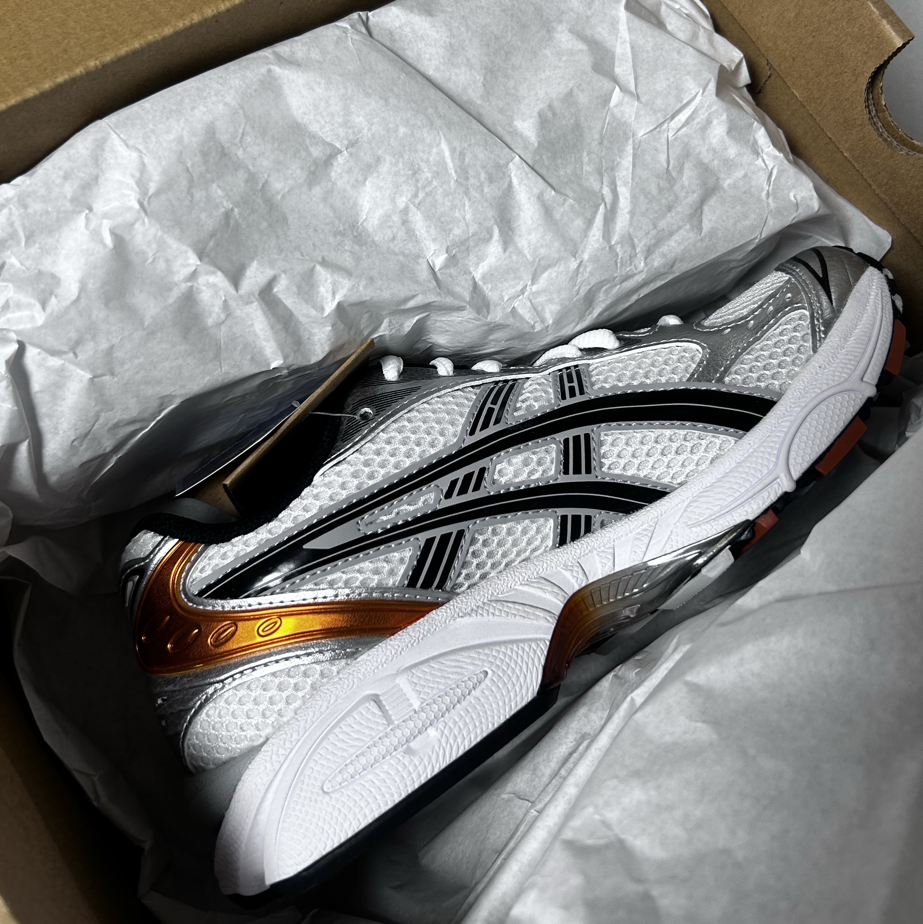 Asics Gel-Kayano 14 White Piquant Orange 착용 스타일