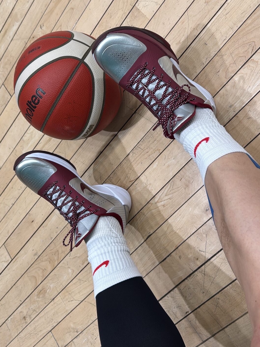 Nike Kobe 5 Protro Lower Merion Aces Away Metallic Silver Team Red 착용 스타일
