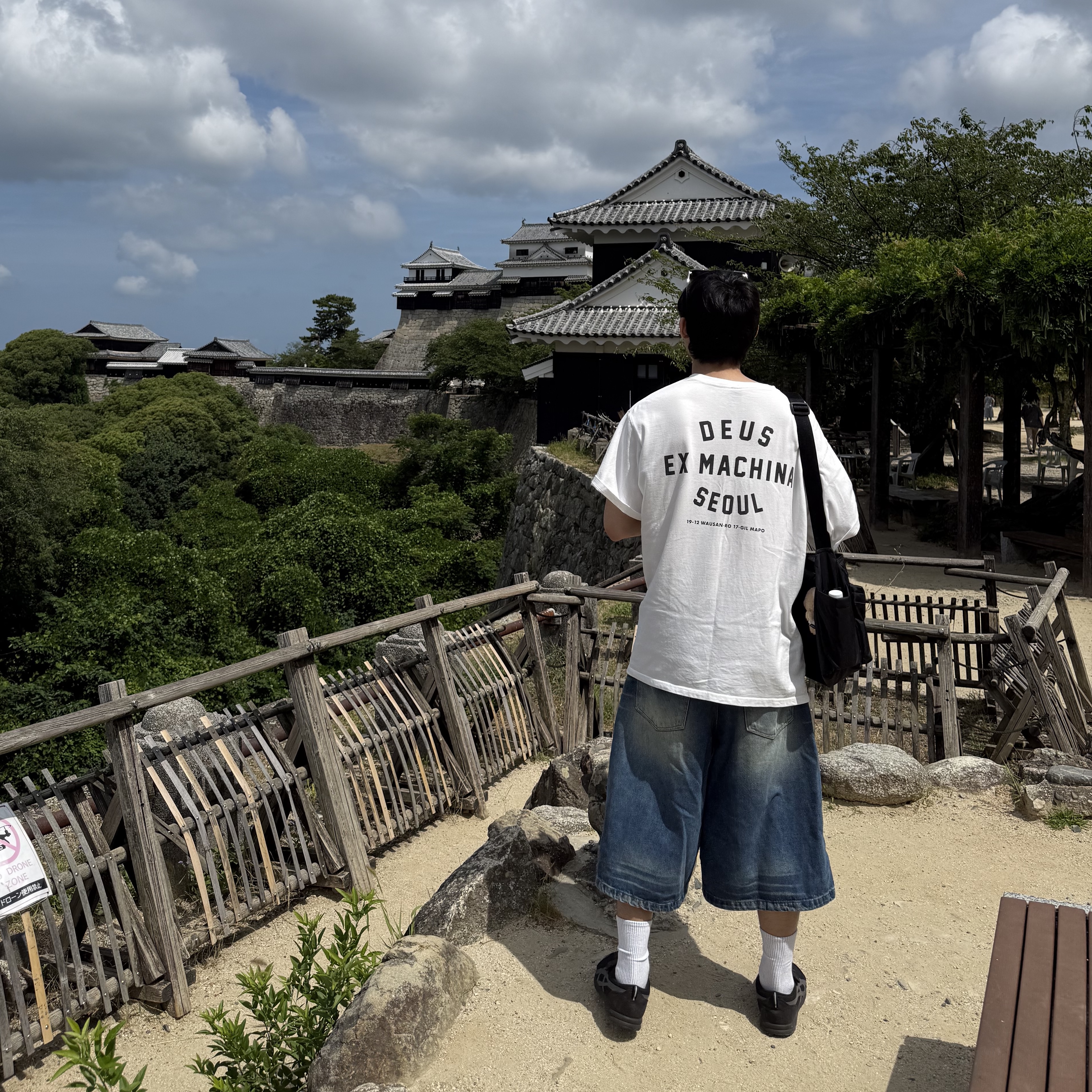 Deus Ex Machina Seoul College Address T-Shirt White 착용 스타일