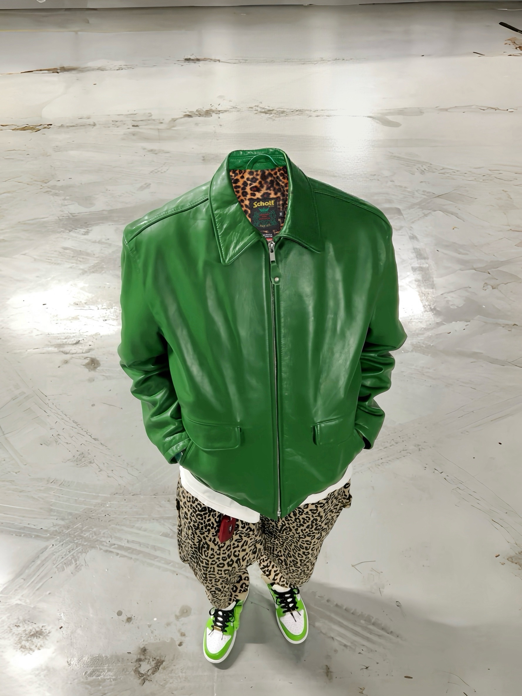 Nike x Supreme SB Dunk Low Mean Green, Supreme Shanghai Box Logo T-Shirt White - 24SS 착용 스타일 - 1