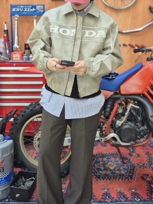Honda Big Wing Logo T-shirt Black, Honda Engineered Leather Piping Motorcycle Jacket Beige 착용 스타일 - 3