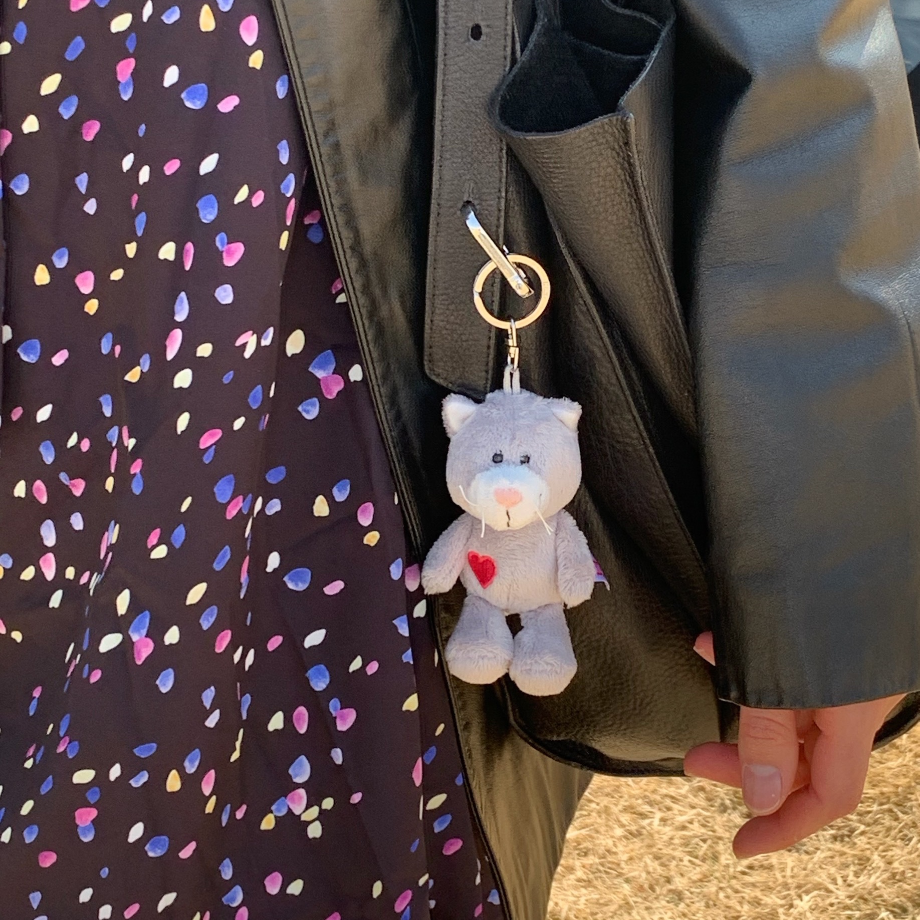[KREAM 단독] NICI Kitten Gray Keychain 10cm, [KREAM 단독] NICI 10cm Dachshund Maro BB 착용 스타일 - 4
