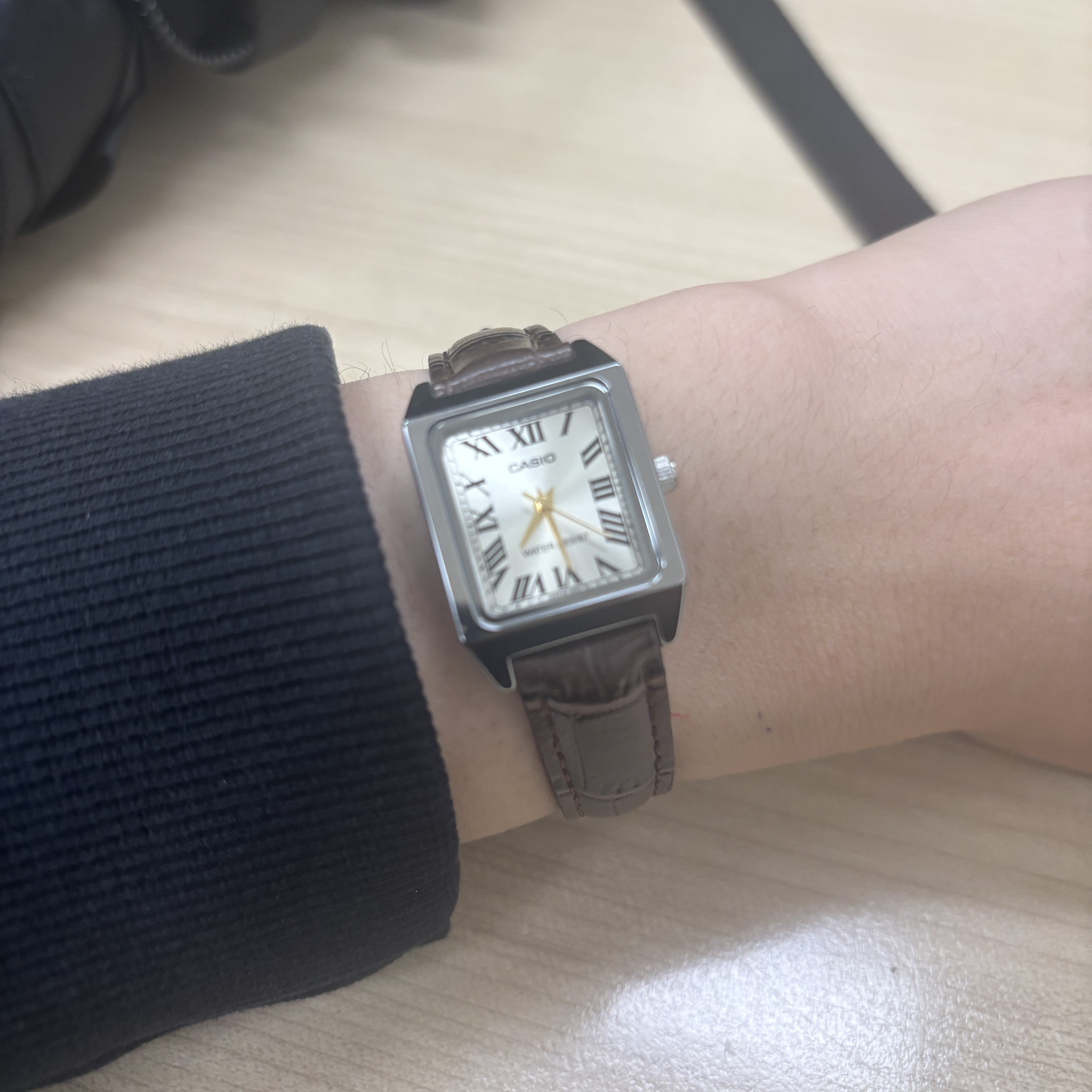 Casio LTP-V007L-9B 착용 스타일
