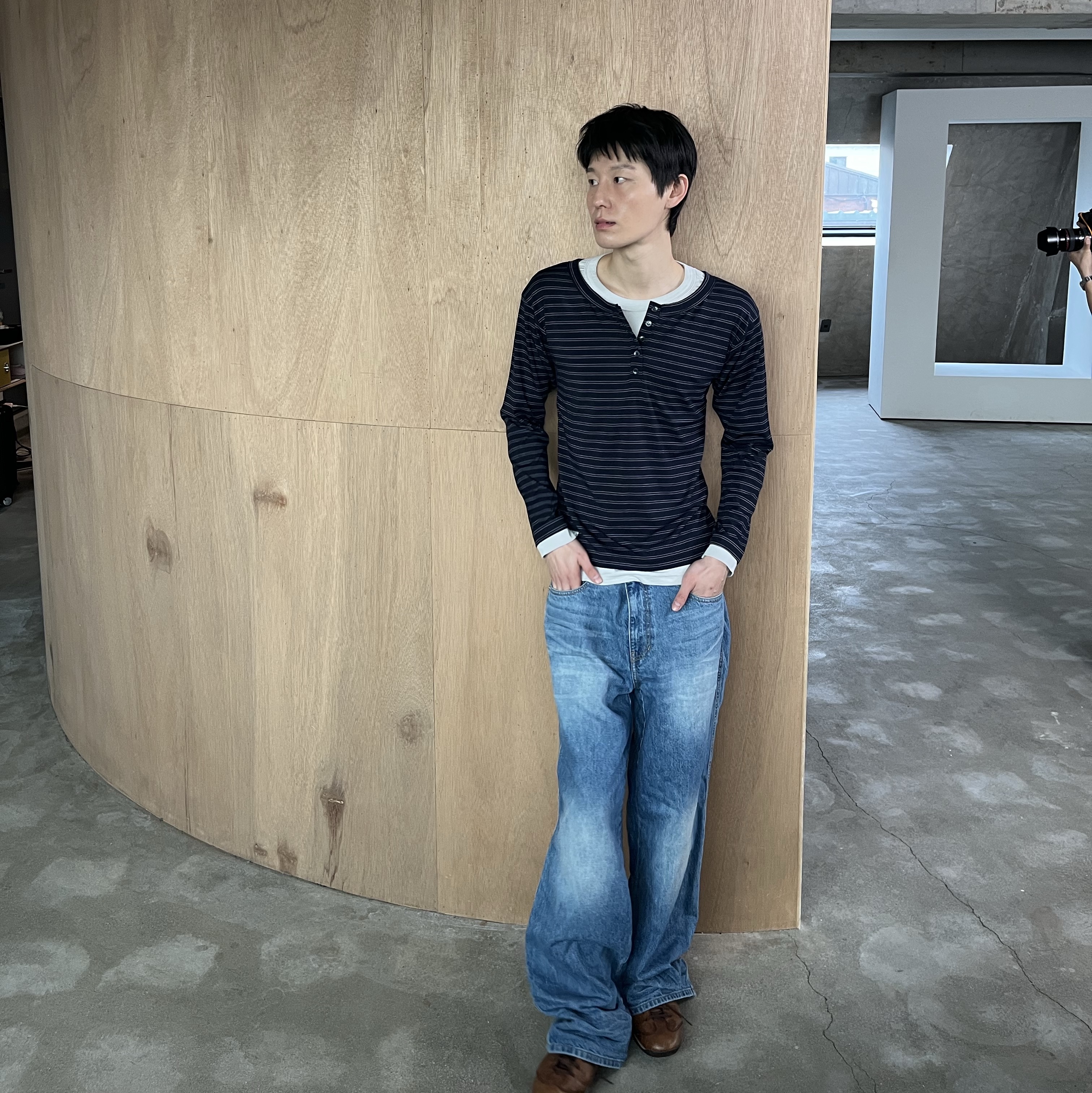 Blue Sunflower Double Layer Henley Neck Navy 착용 스타일 - 1