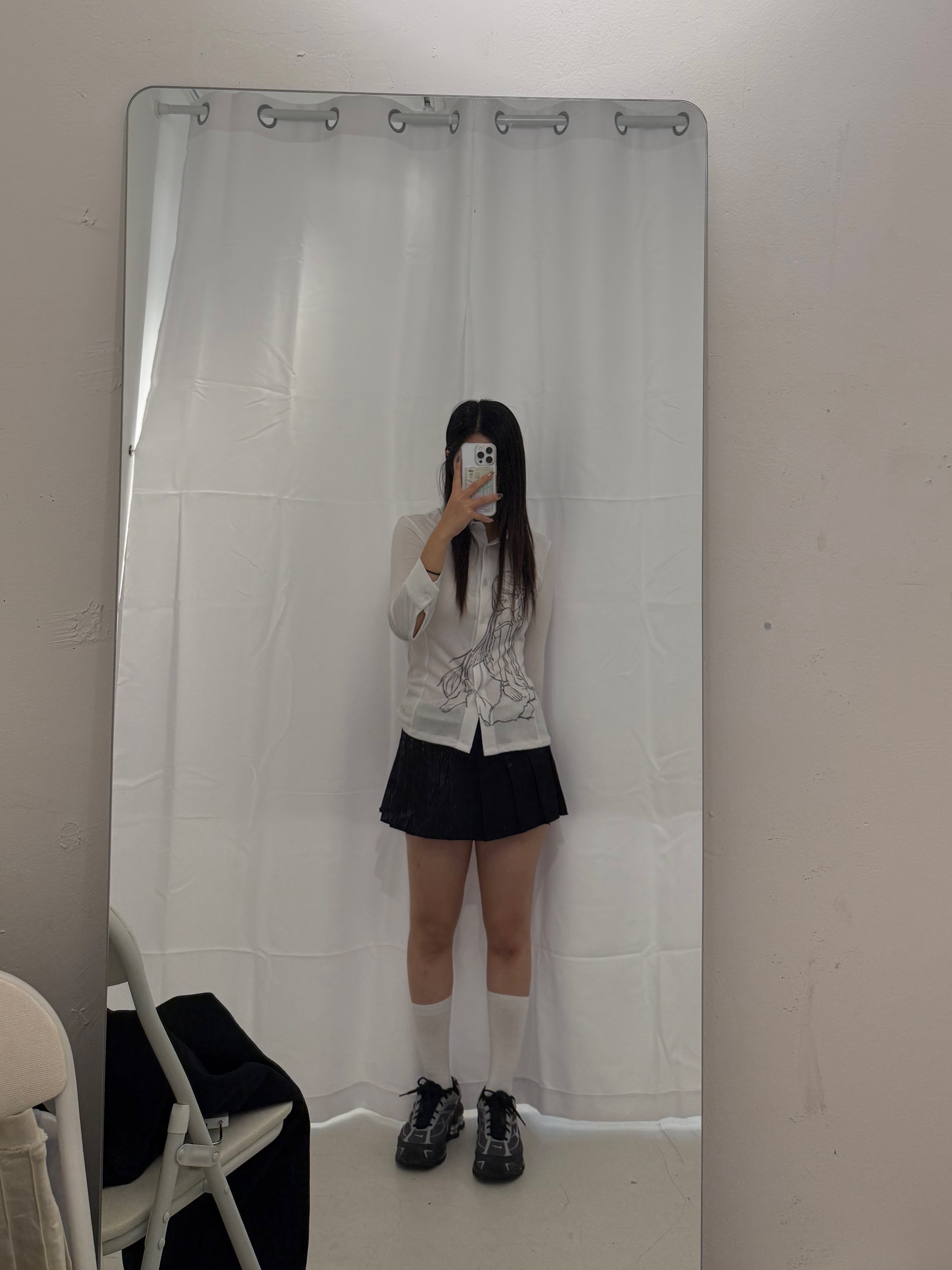 Bonnae Star Rivet Pleated Skort Black 착용 스타일