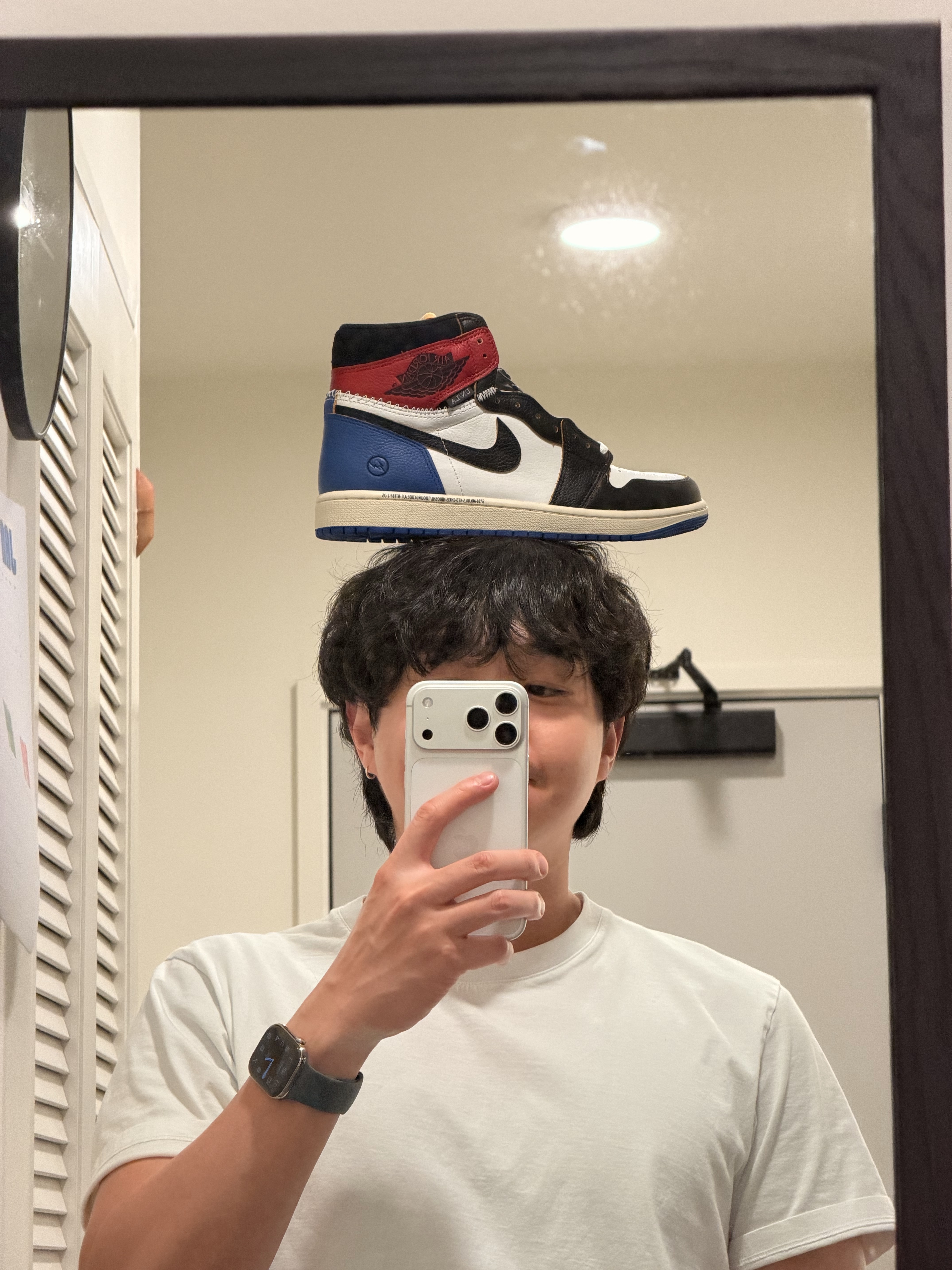 Nike x Jacquemus Moon Shoe SP Fauna Brown Cashmere, Jordan 1 x Fragment x Union LA Black and Varsity Red 착용 스타일 - 3