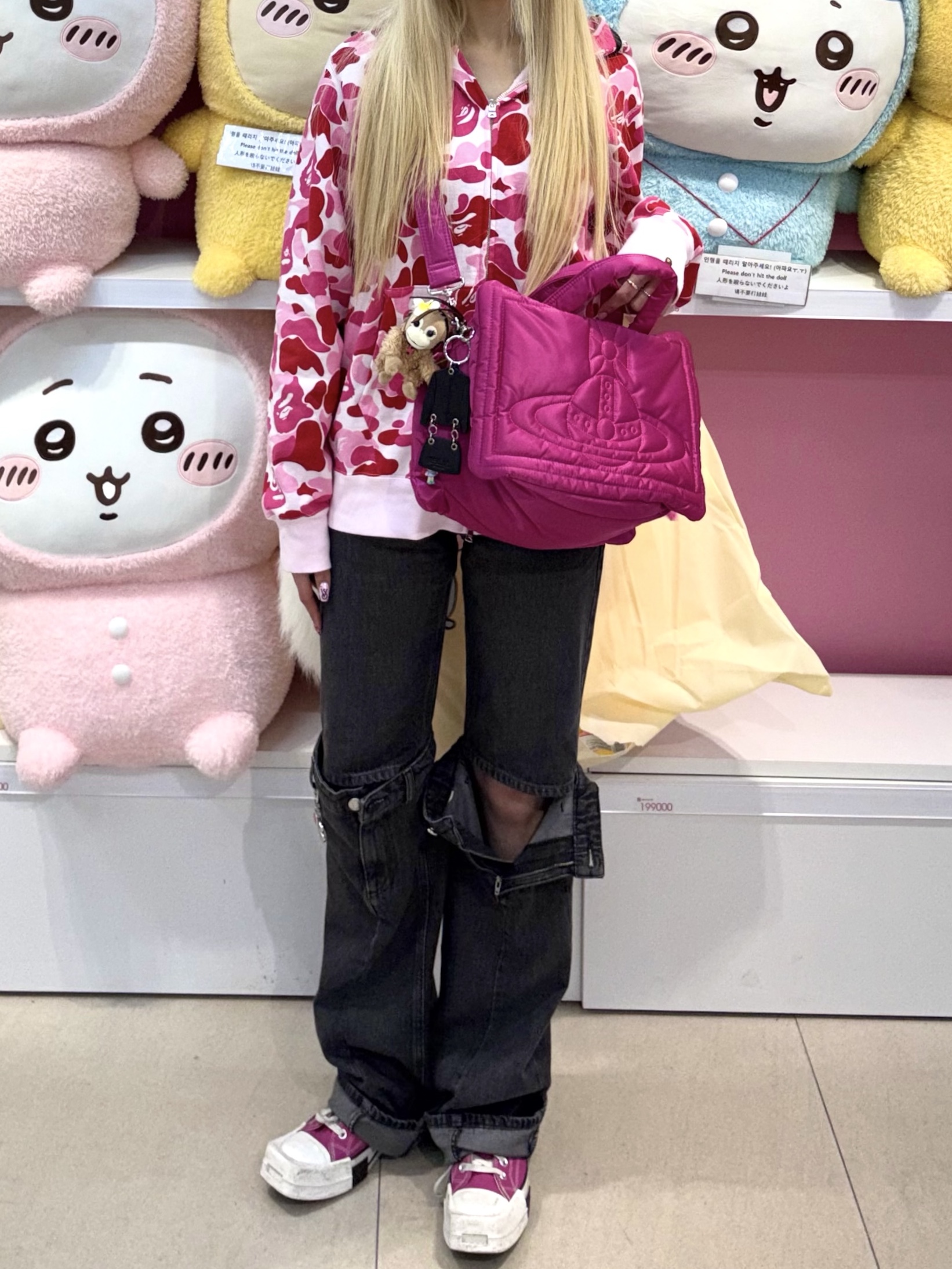 BAPE ABC Camo Crystal Stone Shark Full Zip Hoodie Pink, Converse x Drkshdw Turbodrk Chuck 70 Hi Laceless Cactus Flower 착용 스타일 - 2