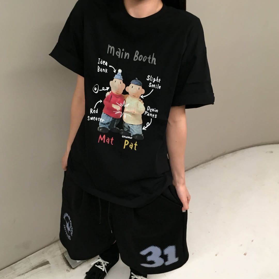 MAINBOOTH [Pat&Mat] QnA T-shirt Black, MAINBOOTH Boxer Oversized Sweat Shorts Black 착용 스타일 - 4