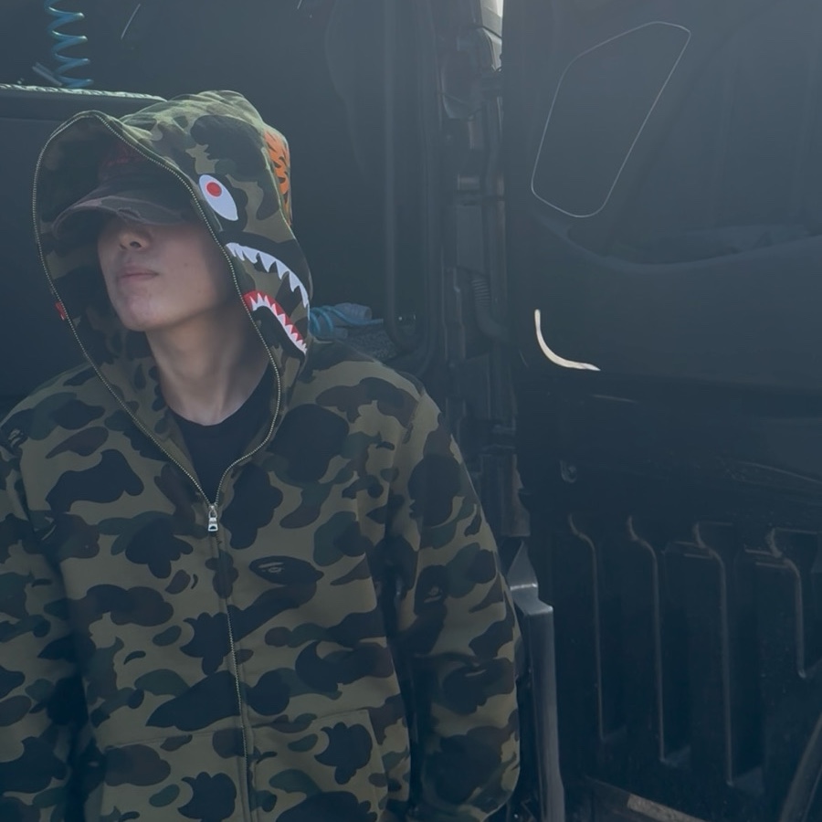 BAPE 1st Camo Shark Full Zip Hoodie Army Green 착용 스타일