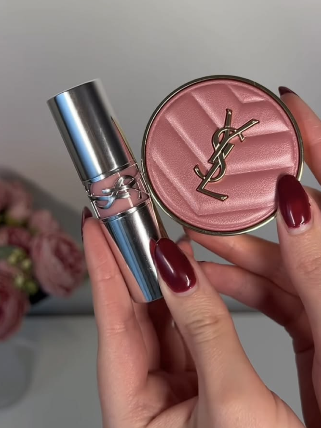 Yves Saint Laurent New Loveshine Lip Oil Gloss 44 Nude Lavalliere, Yves Saint Laurent Touche Eclat Glow Mini Cusion B10 Porcelain 착용 스타일 - 4