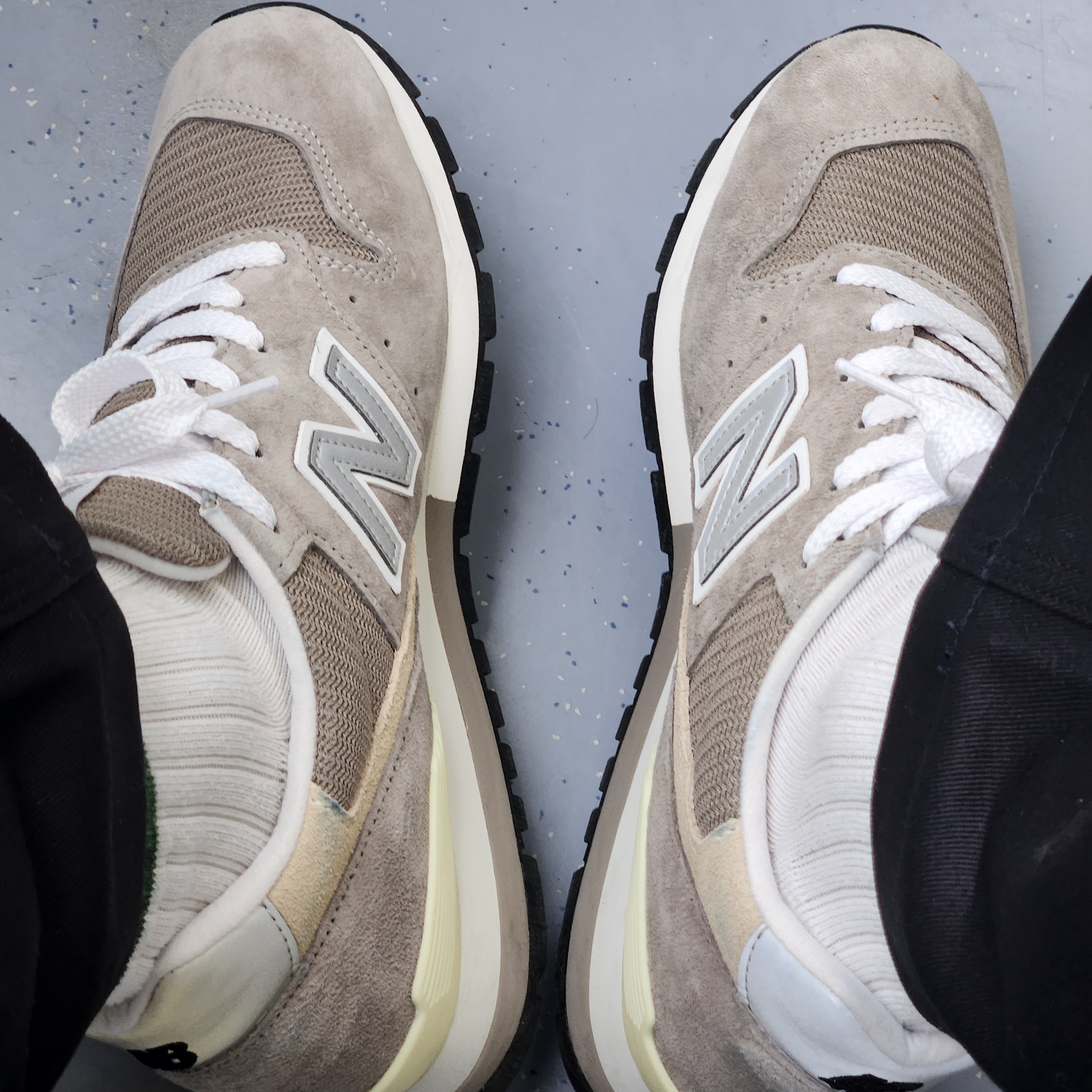 New Balance Made in USA 996 Grey 착용 스타일 - 2