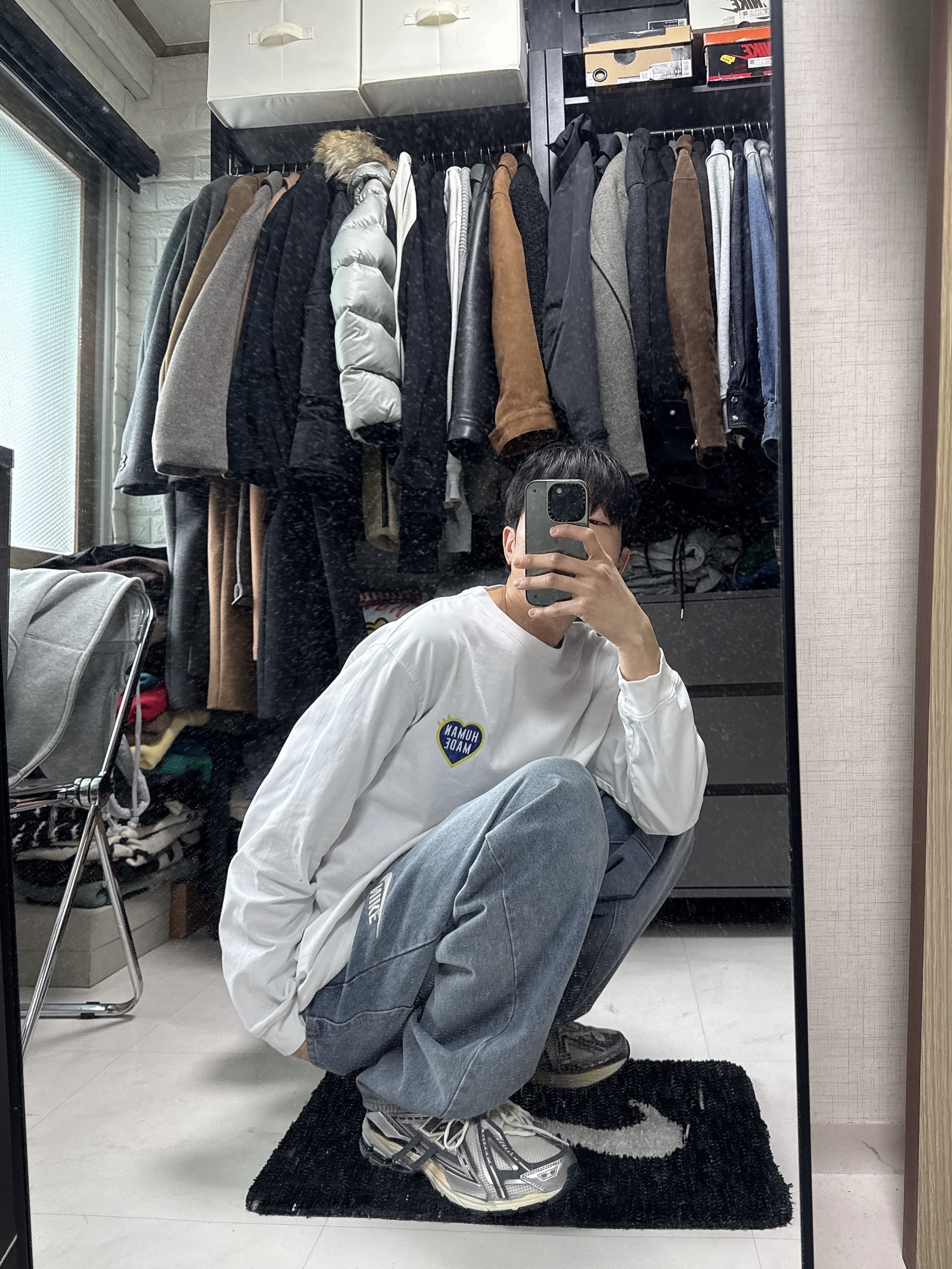 New Balance 1906A Silver Metallic Castlerock, Levi's x Nike Trucker Jacket Light Blue 착용 스타일 - 3