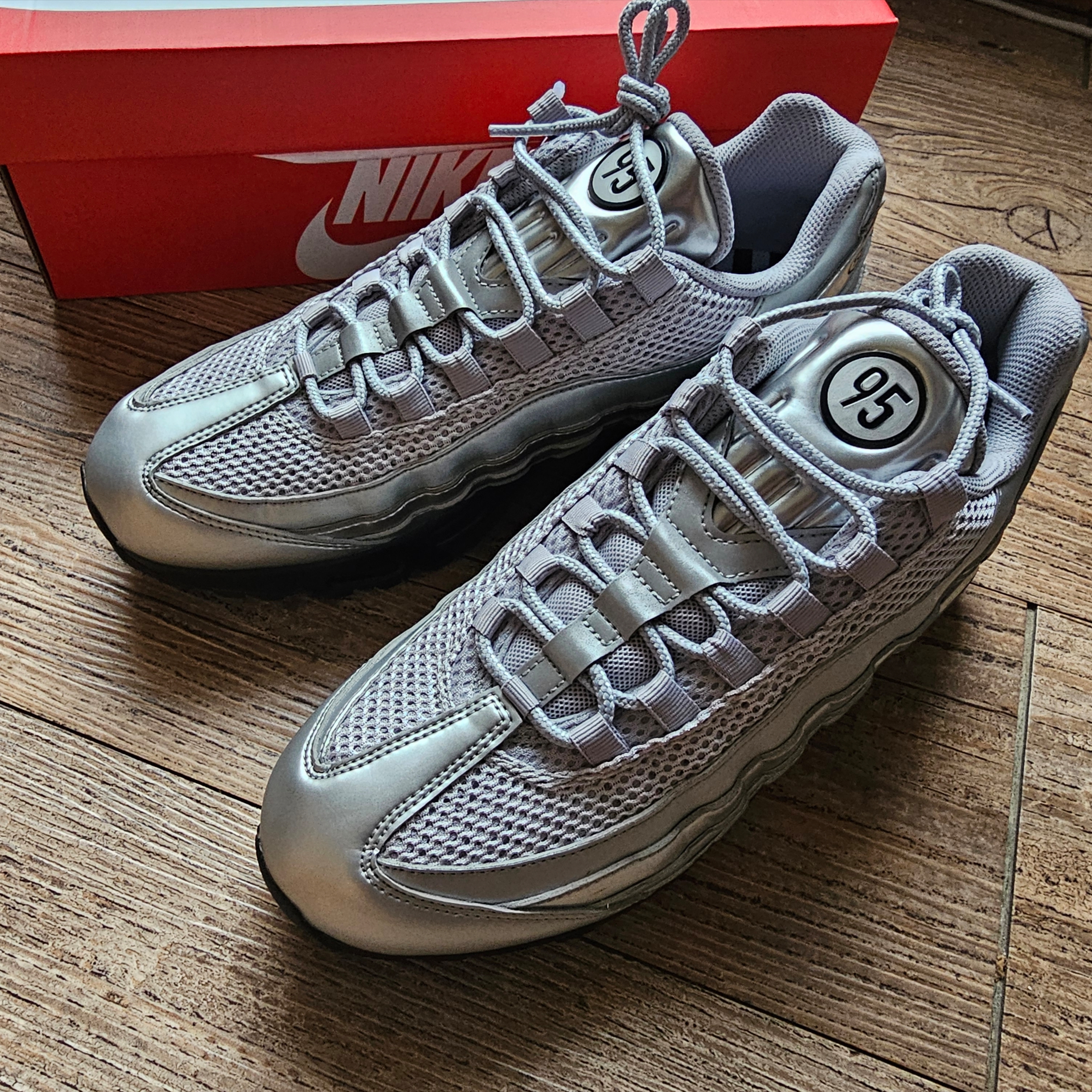 Nike Air Max 95 Big Bubble Total 90 Metallic Silver Black 착용 스타일 - 1