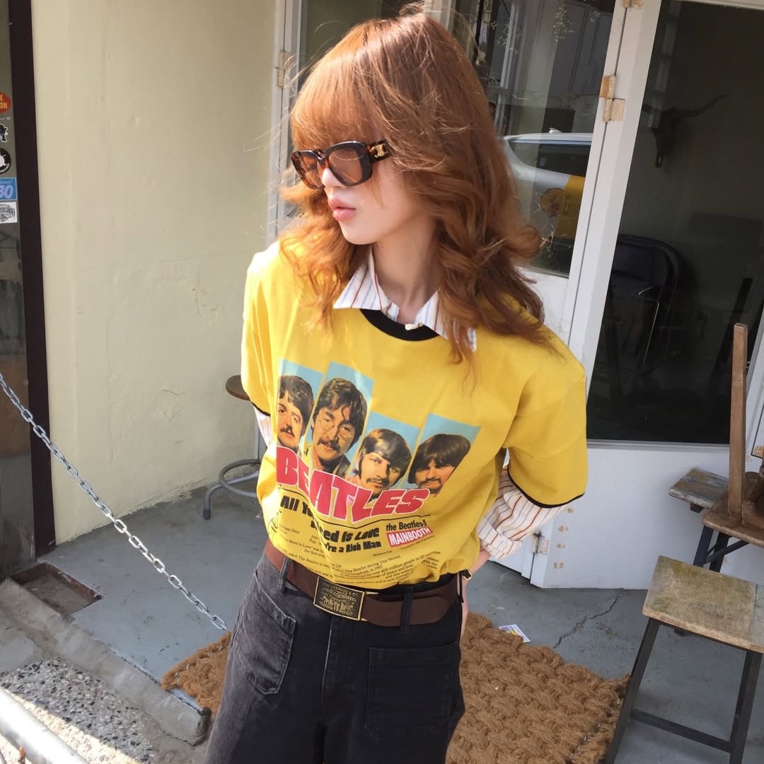 MAINBOOTH [Beatles] Love T-Shirt Yellow 착용 스타일 - 1