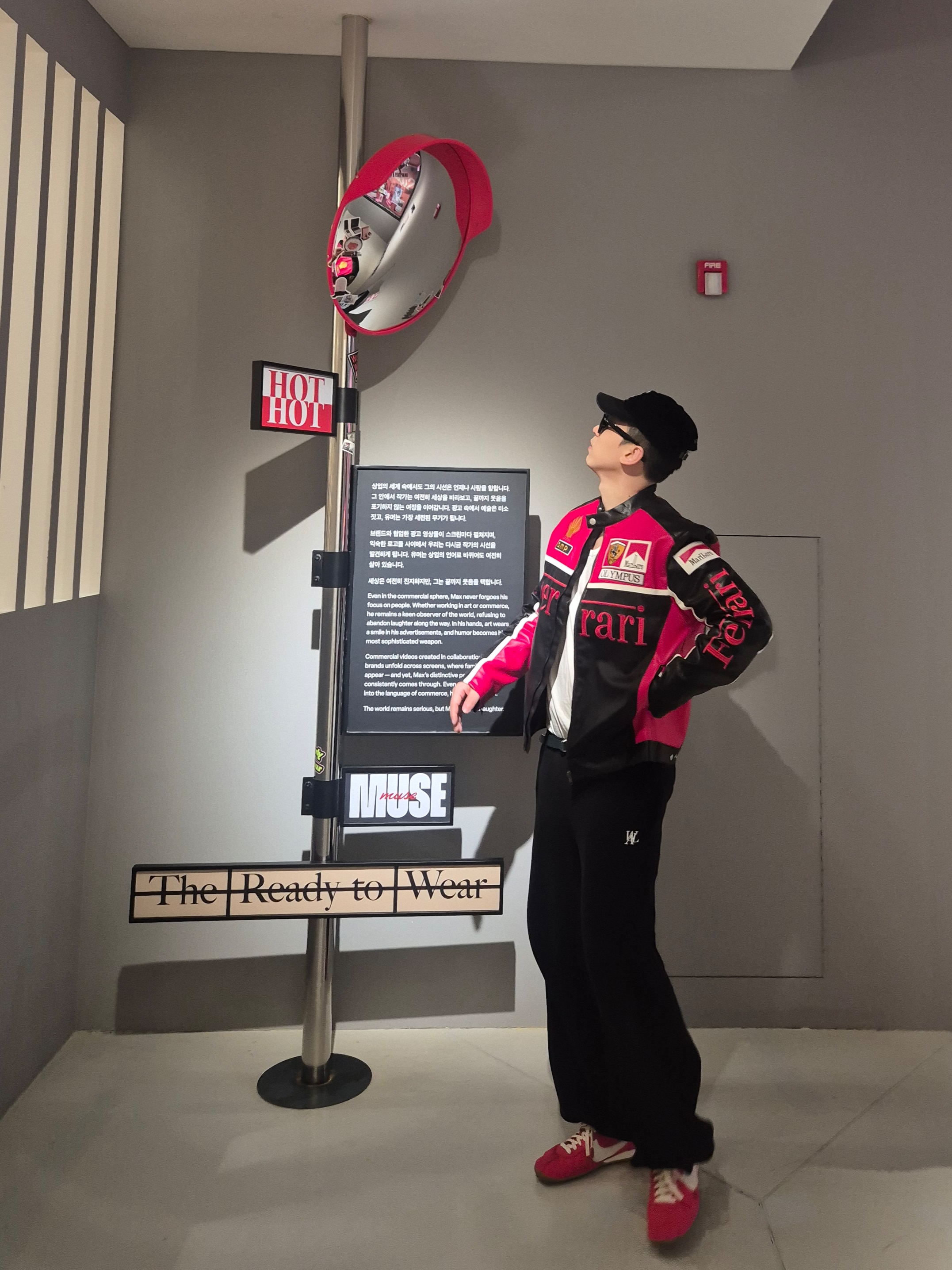 Nike x Jacquemus Moon Shoe SP University Red and Bicycle Yellow, Supreme Corduroy S Logo 6-Panel Black - 23FW 착용 스타일 - 1