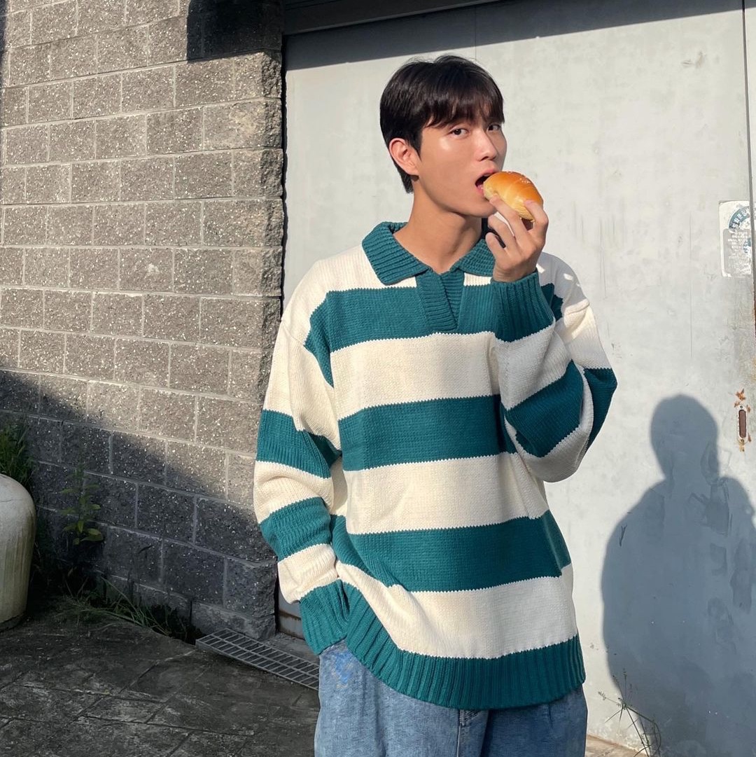 MAINBOOTH Traveler Oversized Sweater Teal Green 착용 스타일 - 4