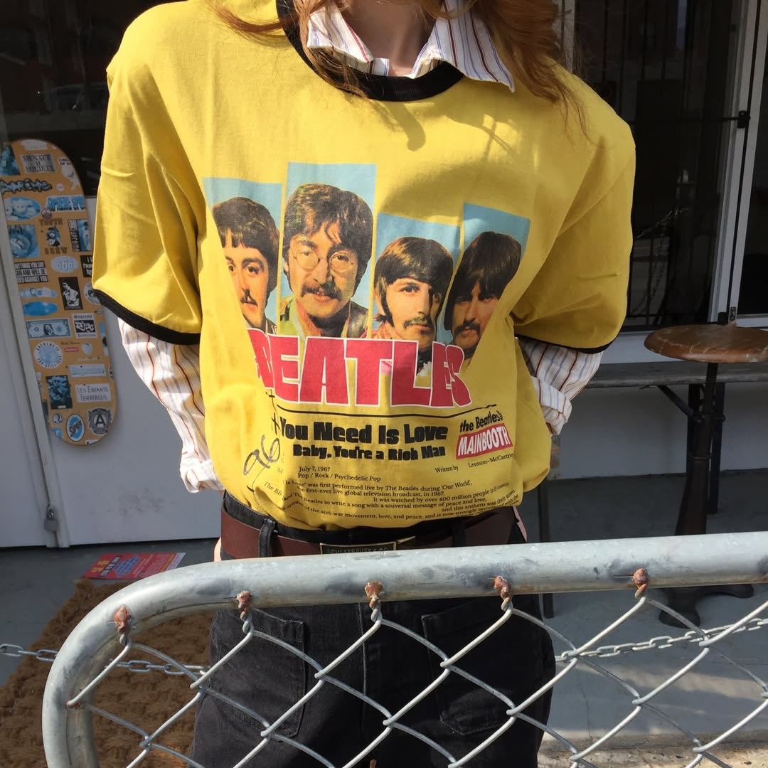 MAINBOOTH [Beatles] Love T-Shirt Yellow 착용 스타일 - 6