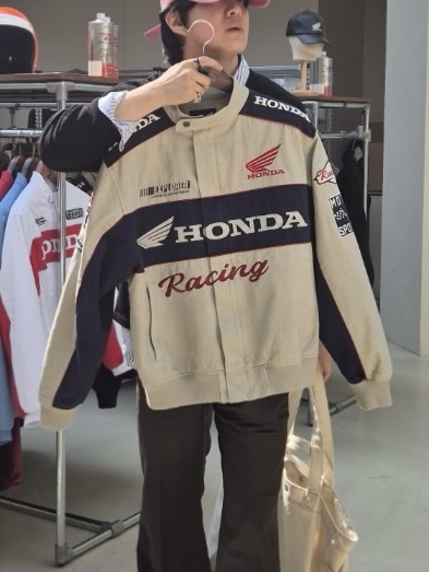 Honda Big Wing Logo T-shirt Black, Honda Engineered Leather Piping Motorcycle Jacket Beige 착용 스타일 - 8
