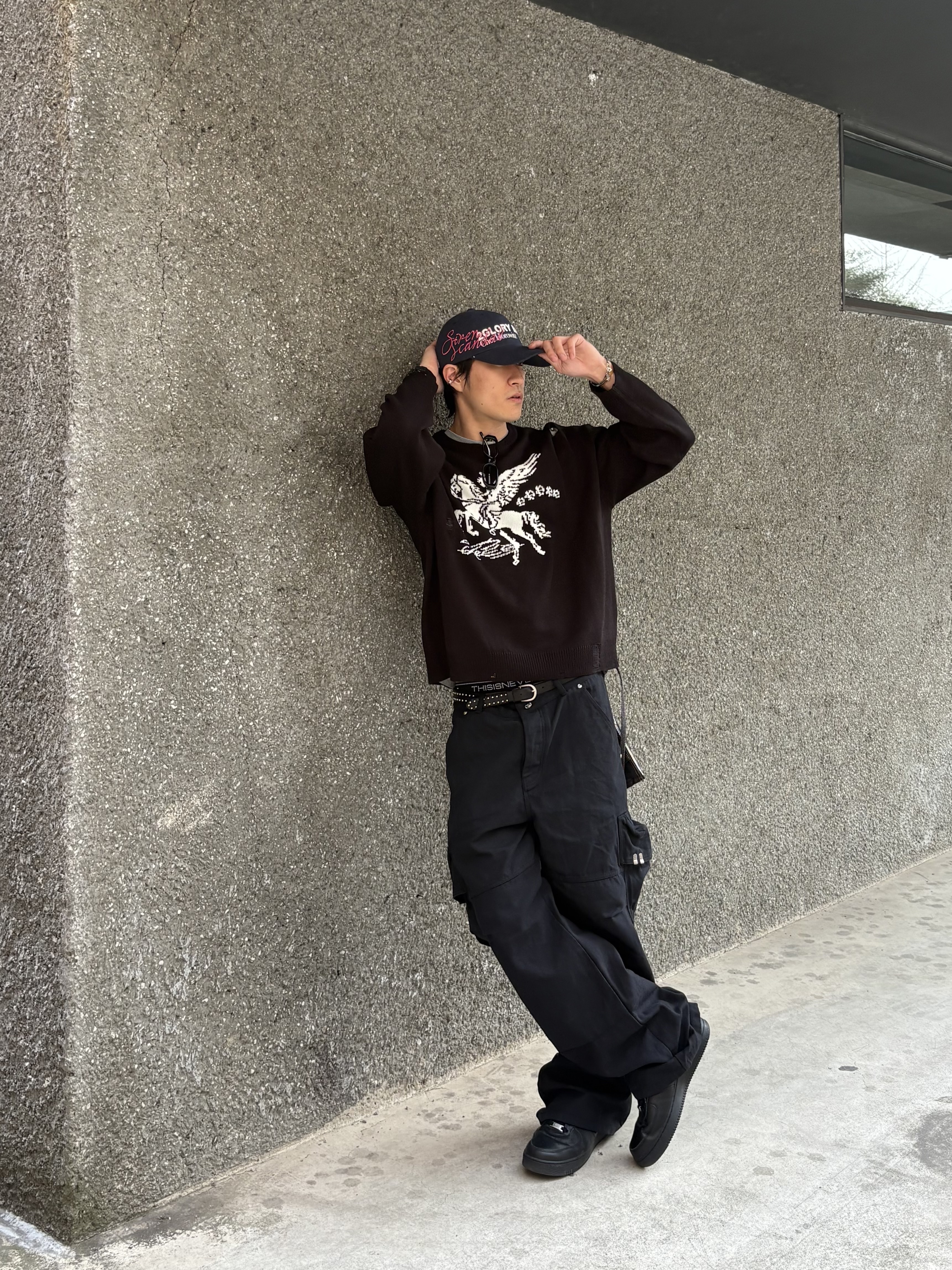 [트리플적립] PACOSPLY Destroyed Falling Angel Knit Black, [트리플적립] PACOSPLY Allday Cargo Pants Black 착용 스타일 - 2
