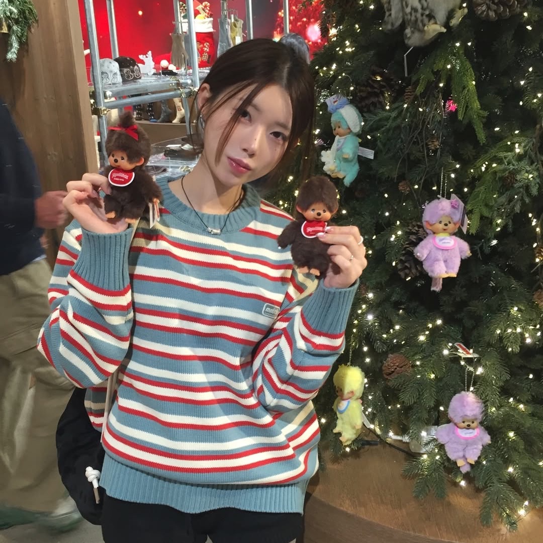 MAINBOOTH Jellybean Sweater Blue 착용 스타일 - 1