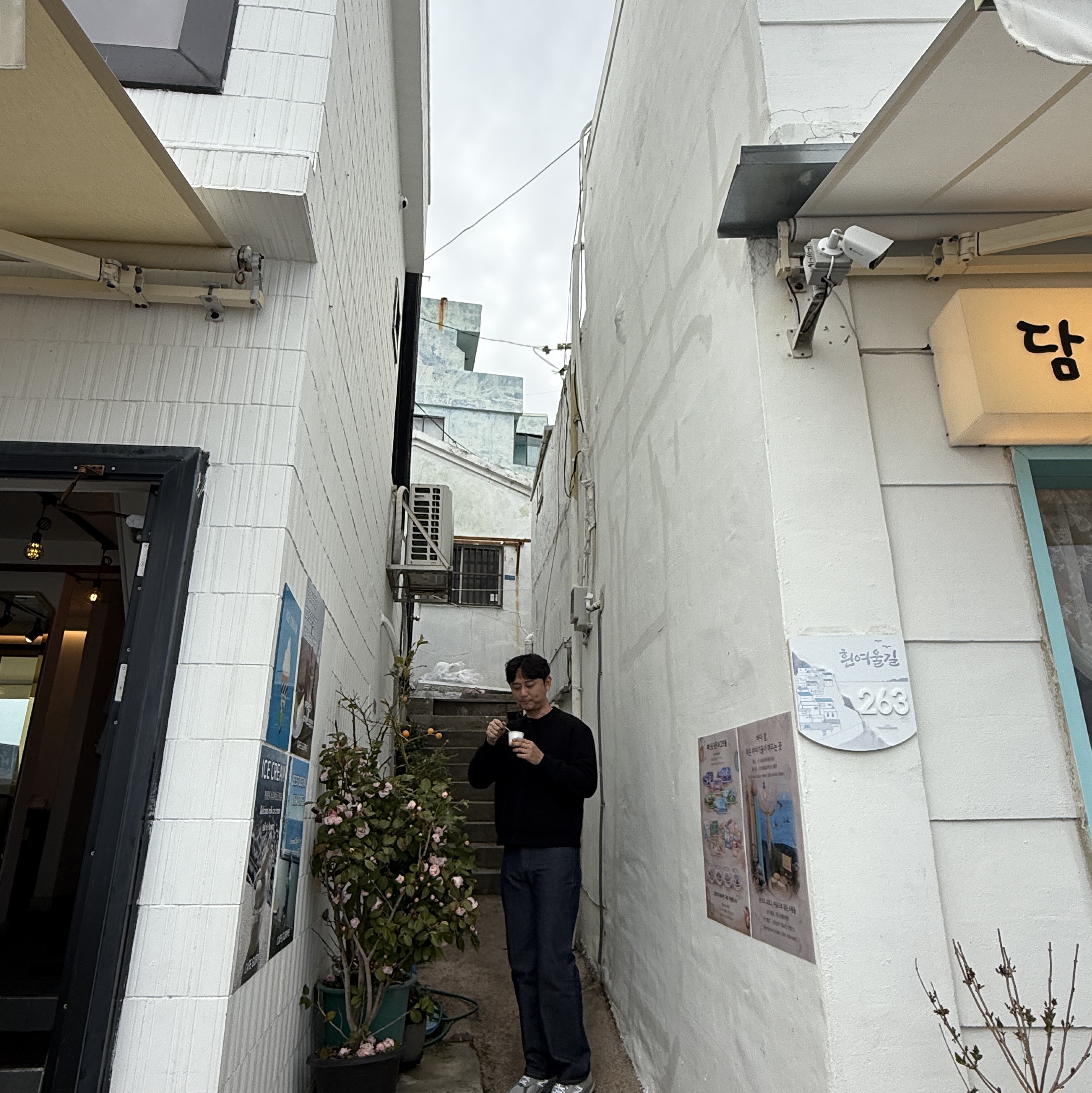 COS Boiled Wool Crewneck Cardigan Black, New Balance 990v3 Made in USA Grey - D Standard μ°©μ© μ€νμΌ - 2