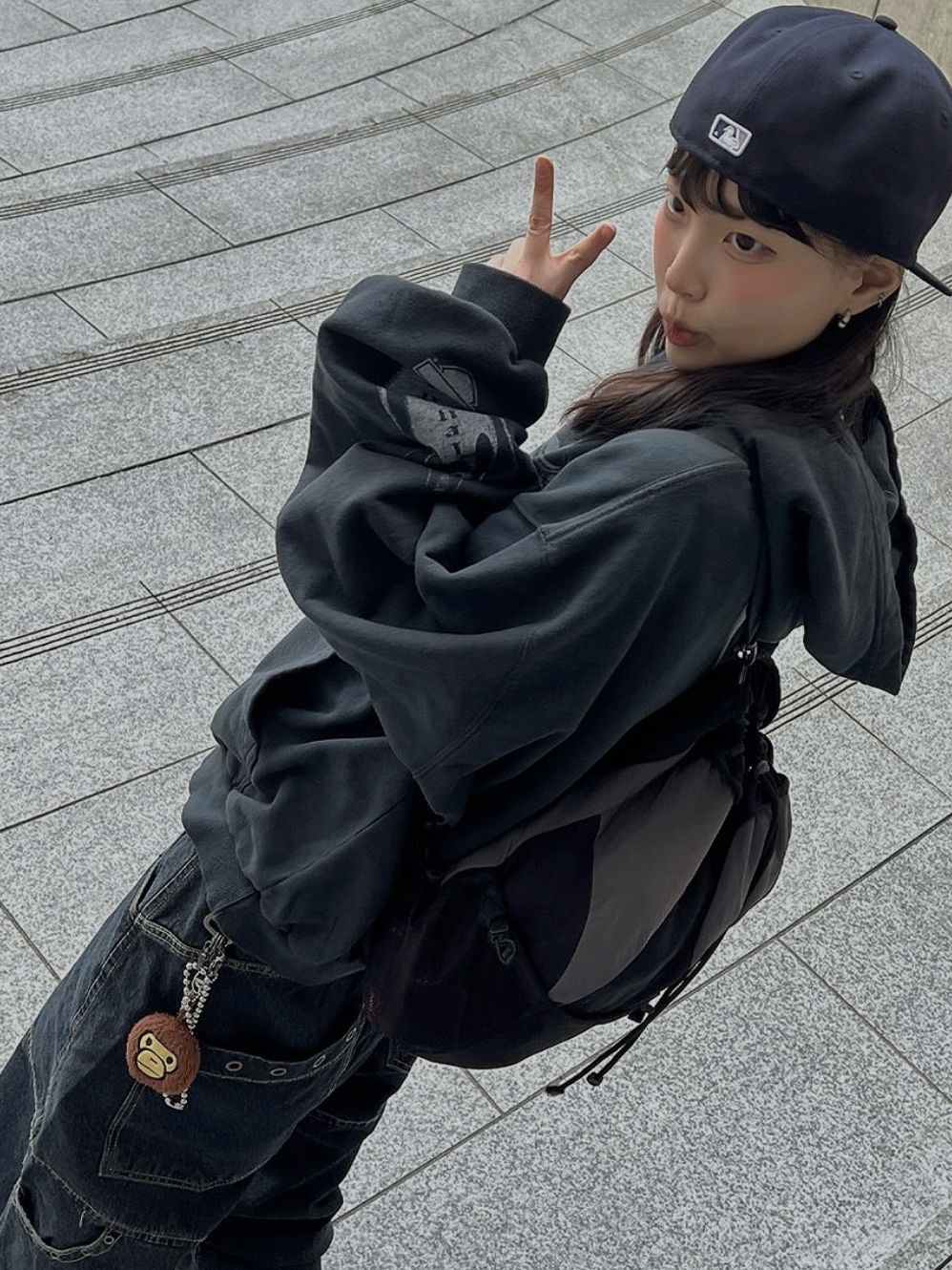 New Era 59Fifty MLB Authentic New York Yankees Game Navy, NOMANUAL C.B String Bag Charcoal 착용 스타일 - 4