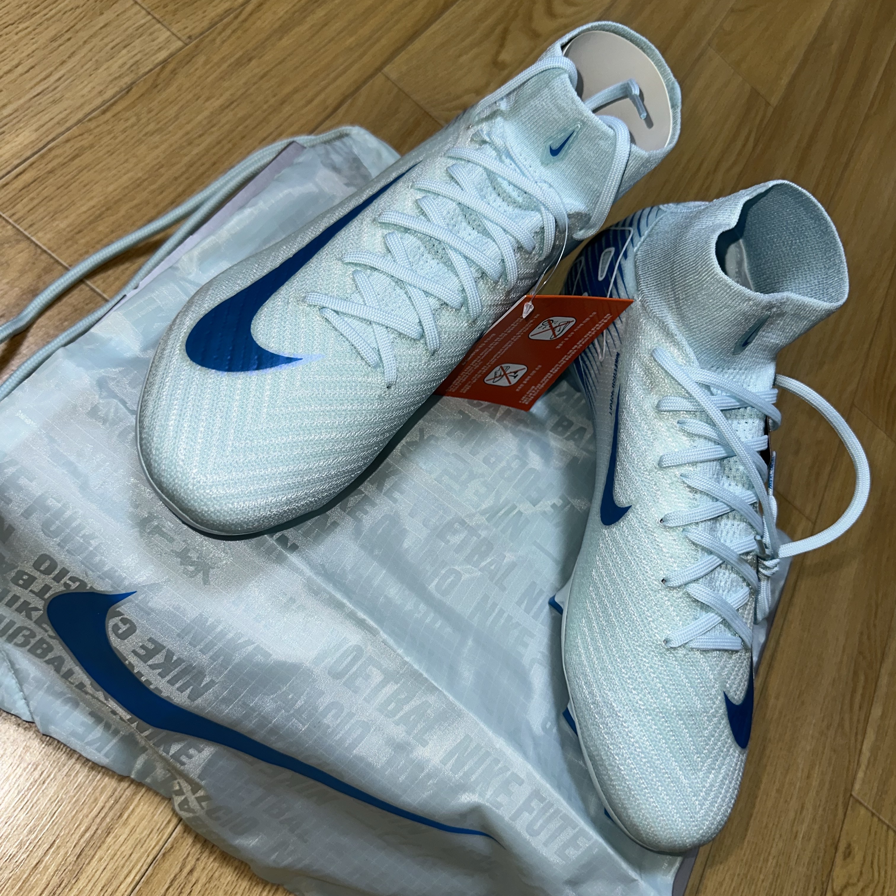 Nike Zoom Mercurial Superfly 10 Elite FG High Top Cleat Glacier Blue Blue Orbit 착용 스타일