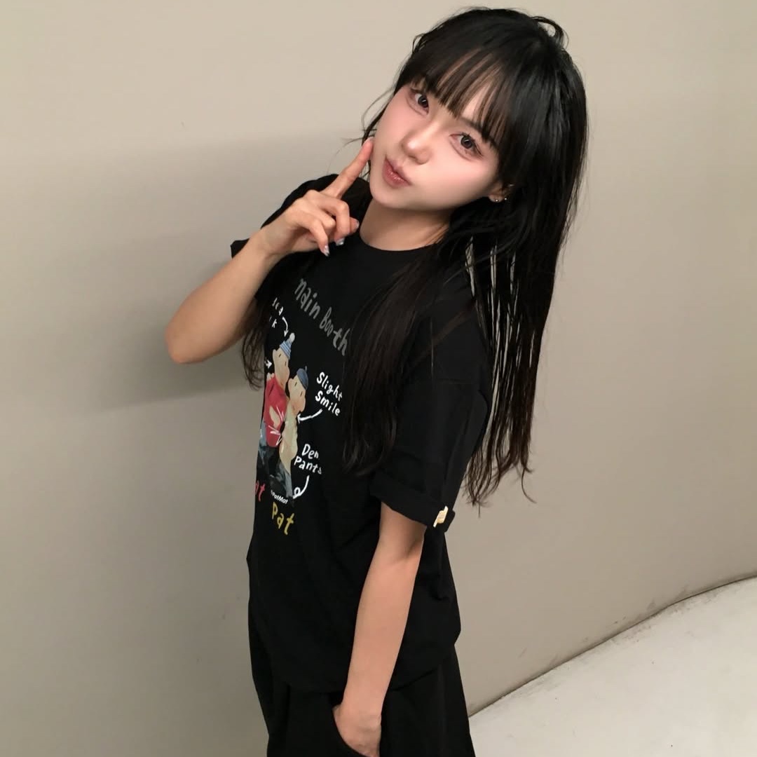 MAINBOOTH [Pat&Mat] QnA T-shirt Black, MAINBOOTH Boxer Oversized Sweat Shorts Black 착용 스타일 - 3