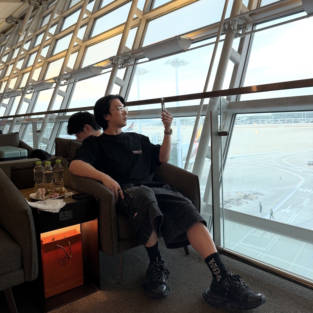 Balenciaga Political Campaign Large Fit T-Shirt Black, Balenciaga 3XL Sneakers Black 착용 스타일