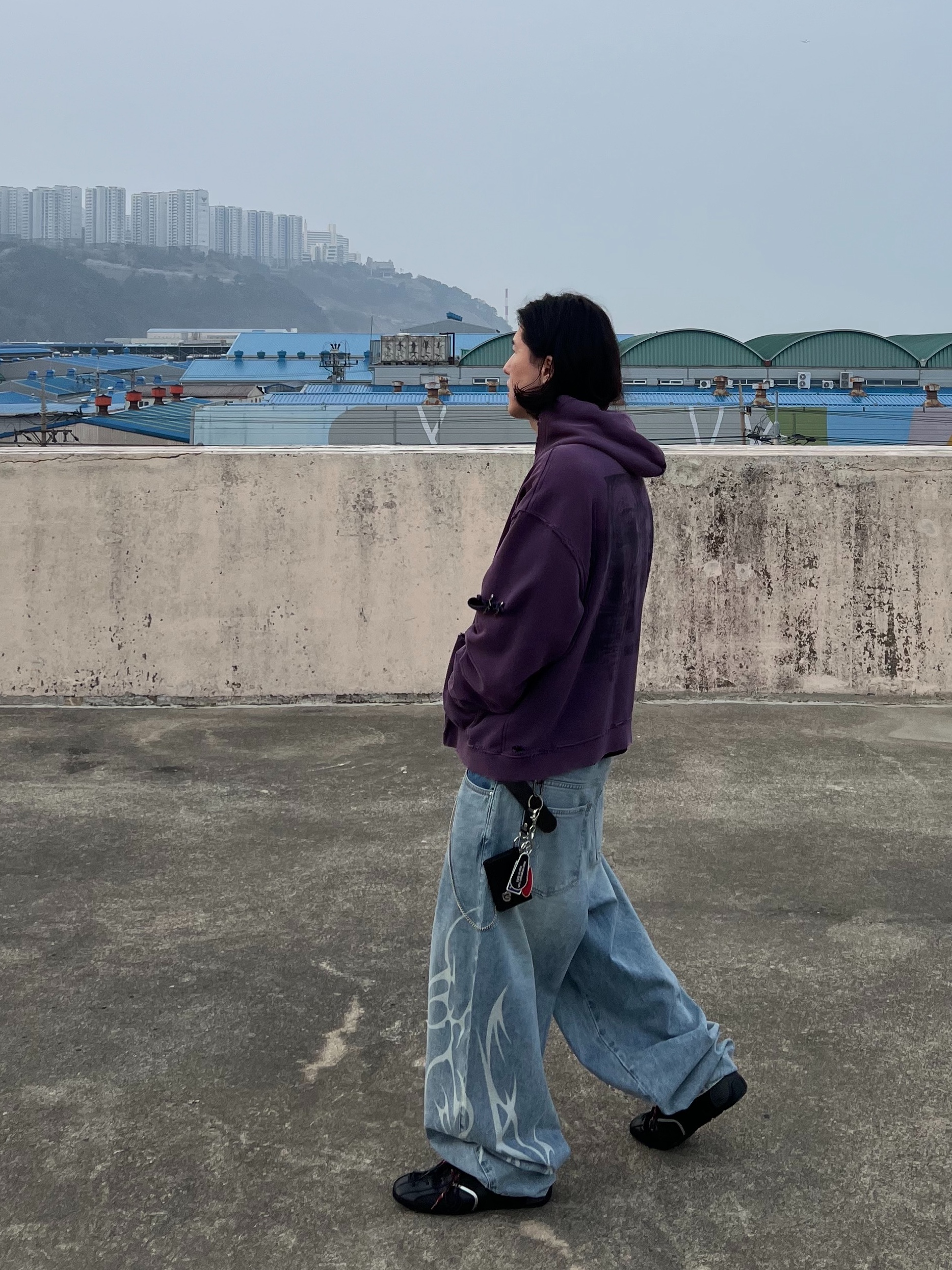 Undermycar MU.128 Original Logo Cracked Leather Belt Silver / Black, SOULESURES BOLD Kyle 착용 스타일 - 4