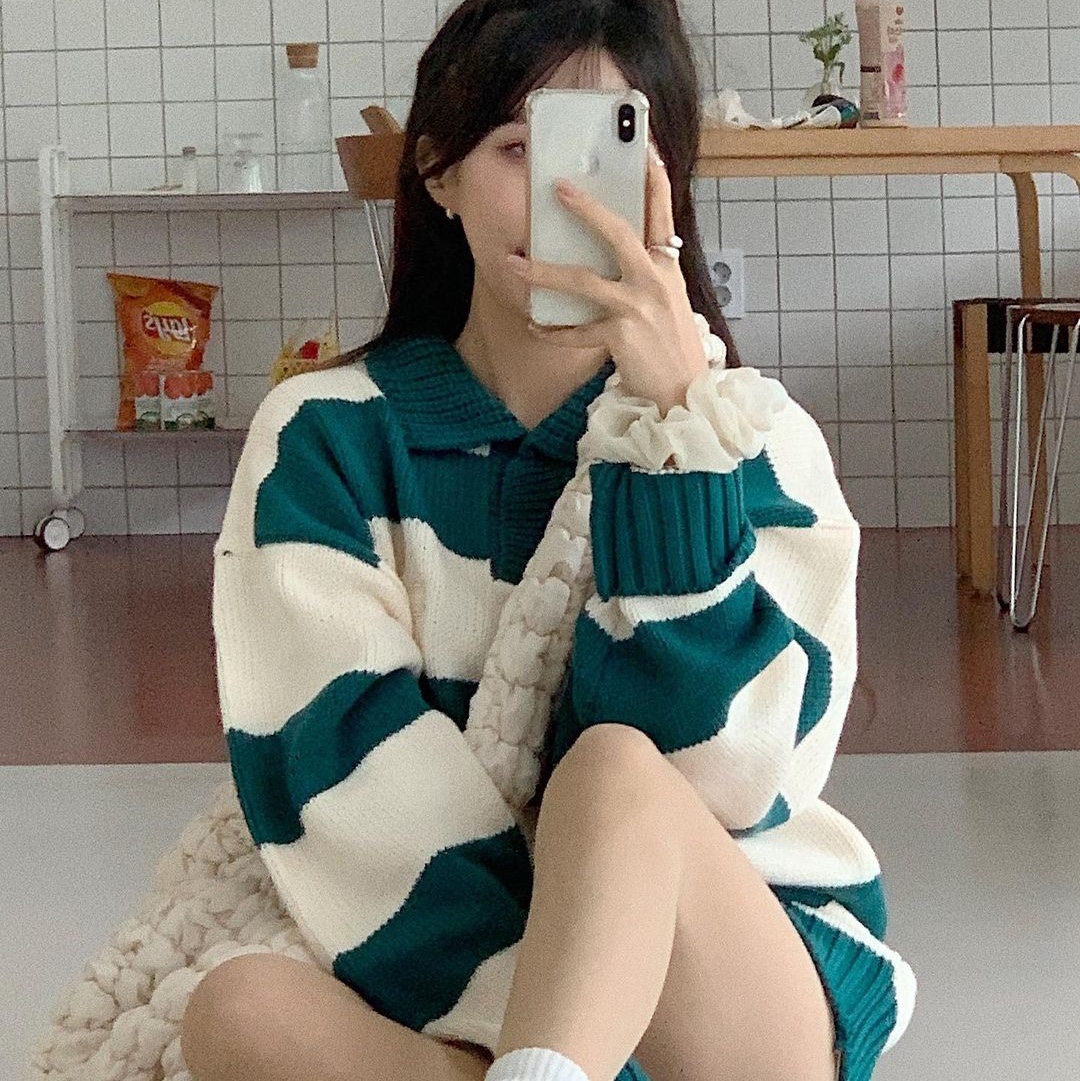 MAINBOOTH Traveler Oversized Sweater Teal Green 착용 스타일 - 7