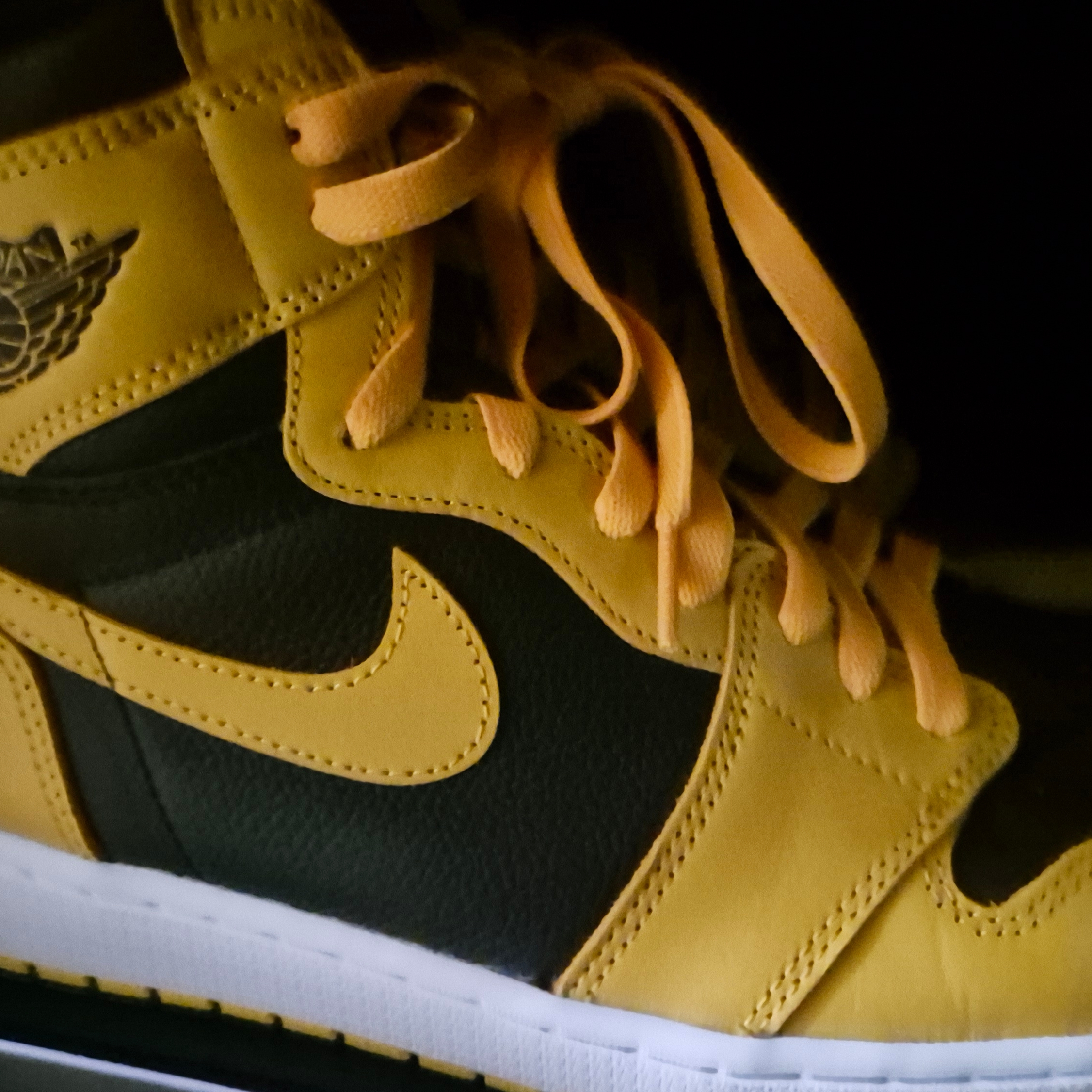Jordan 1 Retro High OG Pollen 착용 스타일