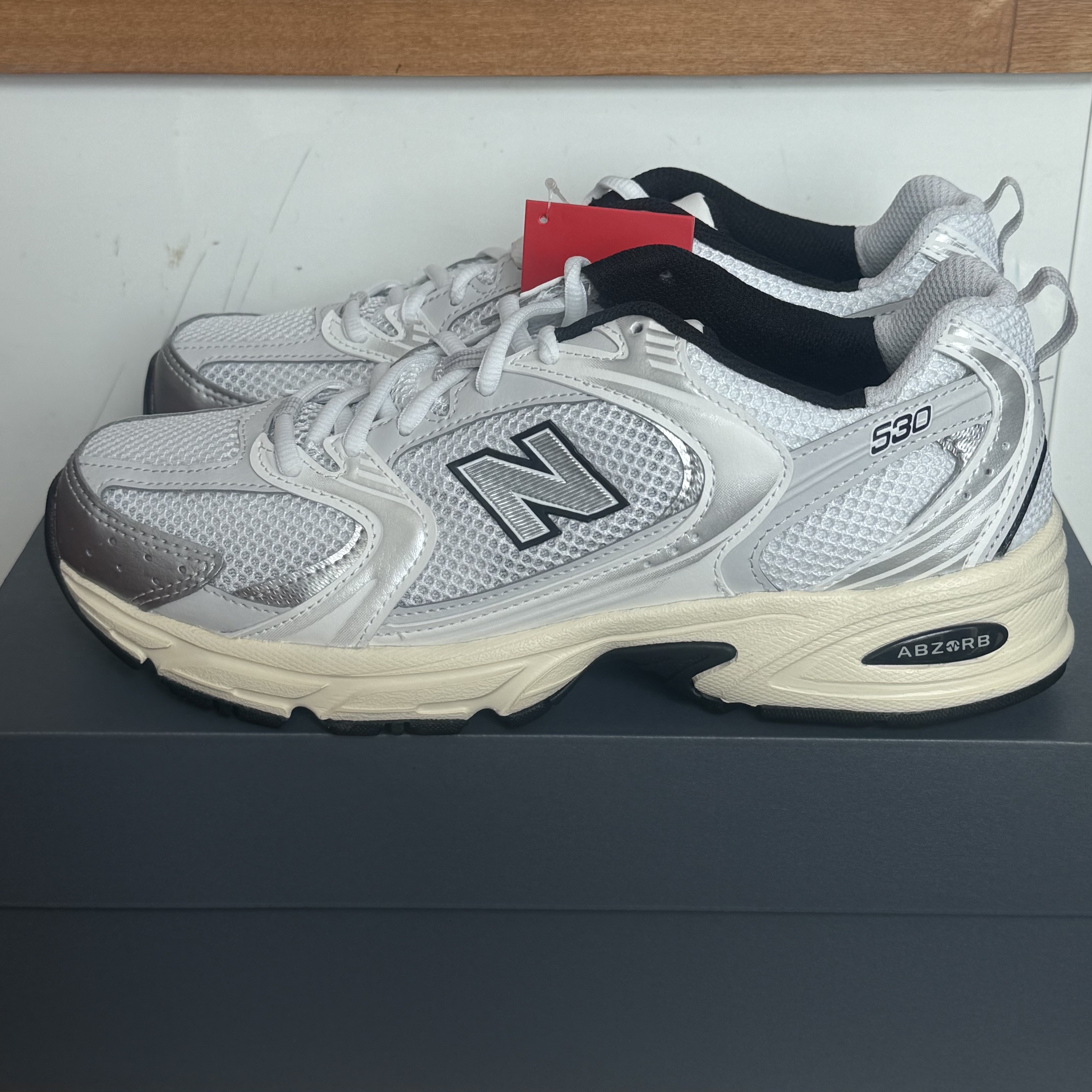 New Balance 530 Silver Cream 착용 스타일