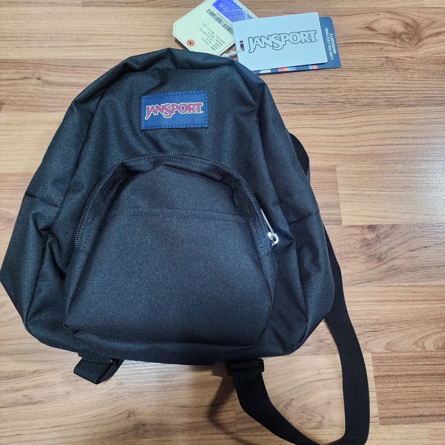 Jansport Half Pint Mini Backpack Black 착용 스타일 - 1