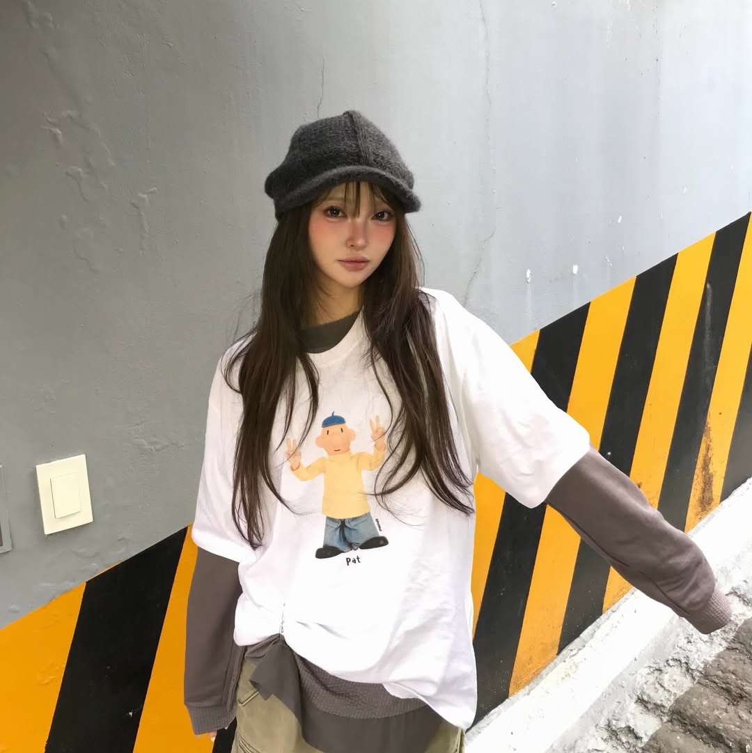 MAINBOOTH [Pat&Mat] Pat T-shirt White 착용 스타일 - 3