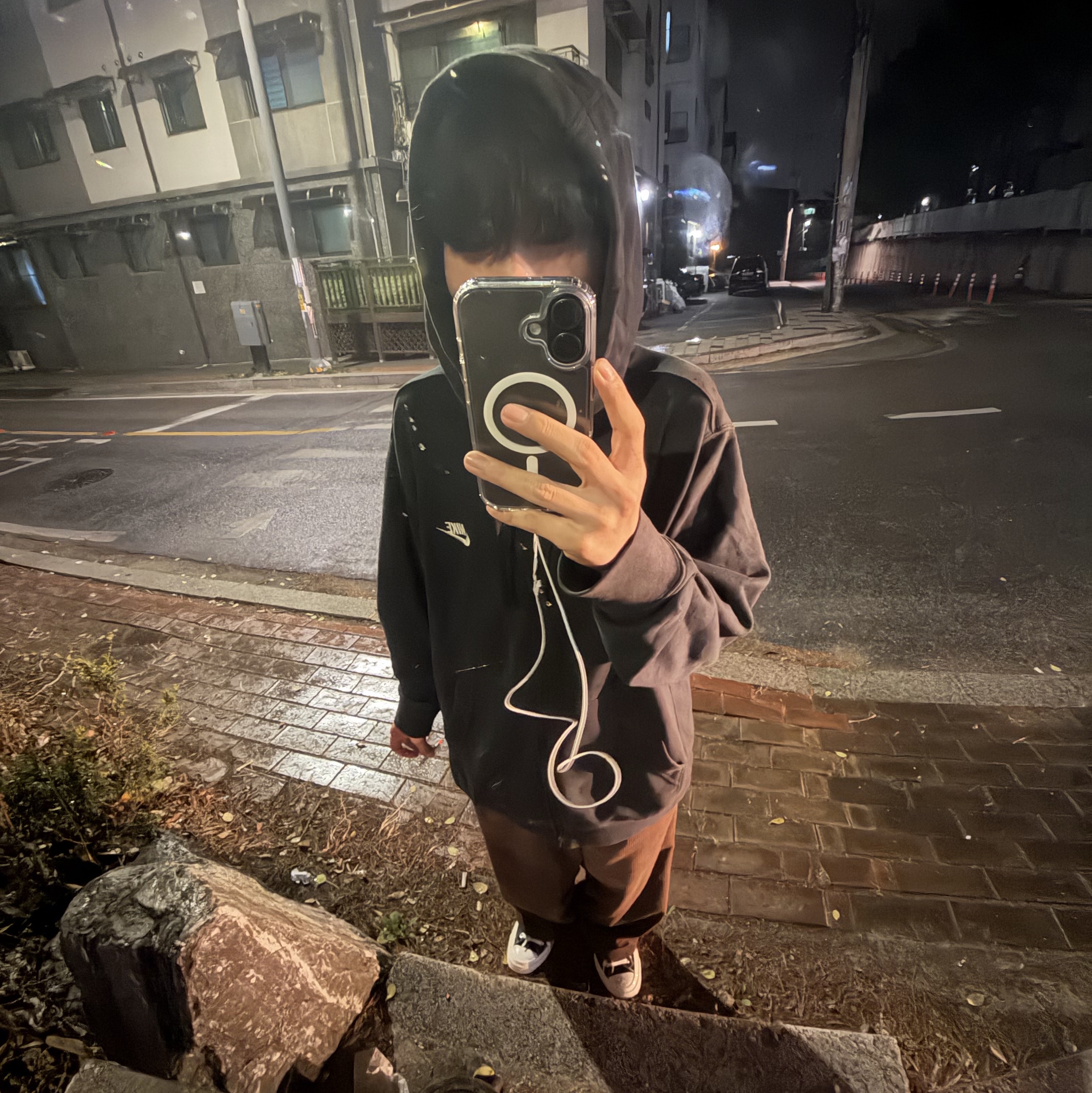 Converse x Play Comme des Garcons Chuck 70 Ox Black, Nike NRG Solo Swoosh Full Zip Hoodie Black - Asia 착용 스타일